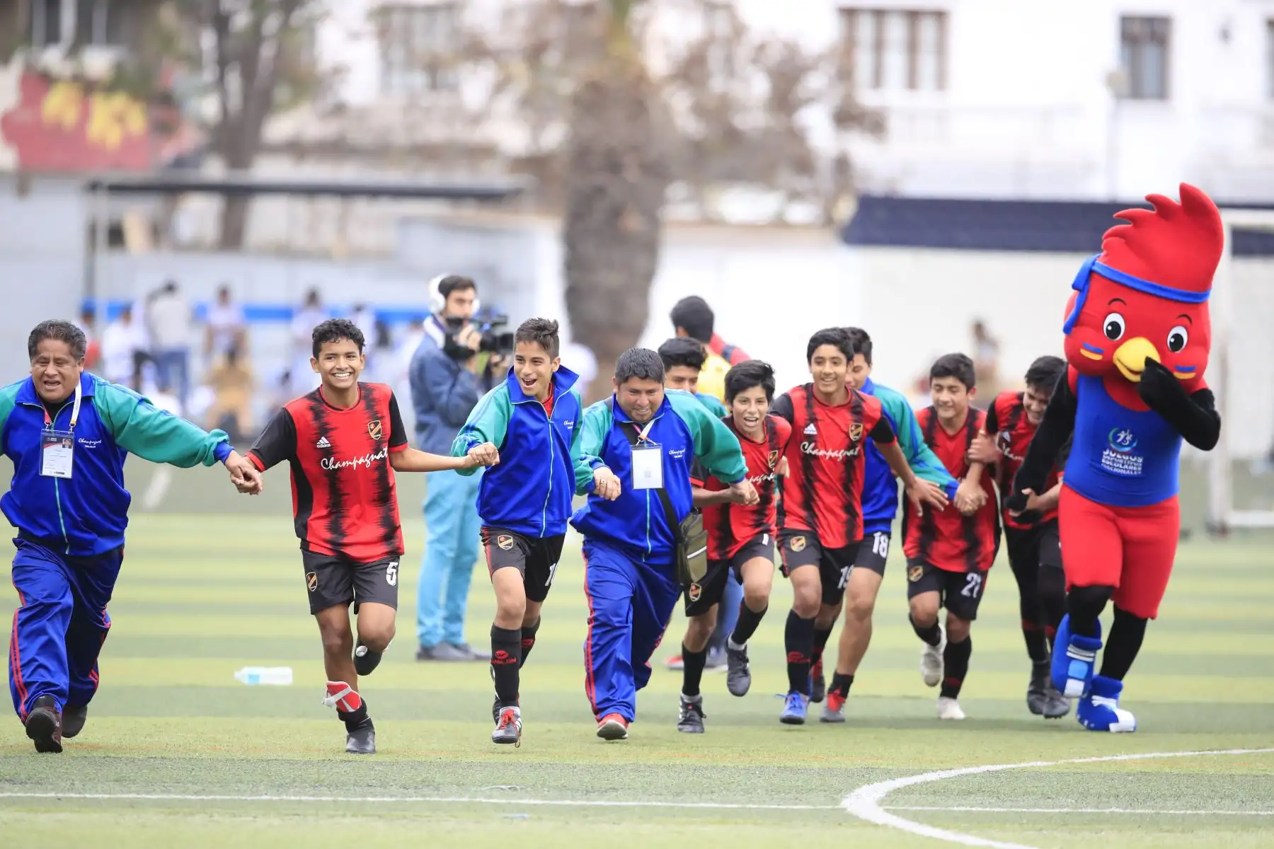 Celebraciones del colegio Champagnat de La Libertad luego de ganar el partido final al colegio Ofelia Velásquez de San Martín en el marco de los Juegos Deportivos Escolares Nacionales sede Campo de Marte.

Foto: ANDINA/ Juan Carlos Guzmán Negrini