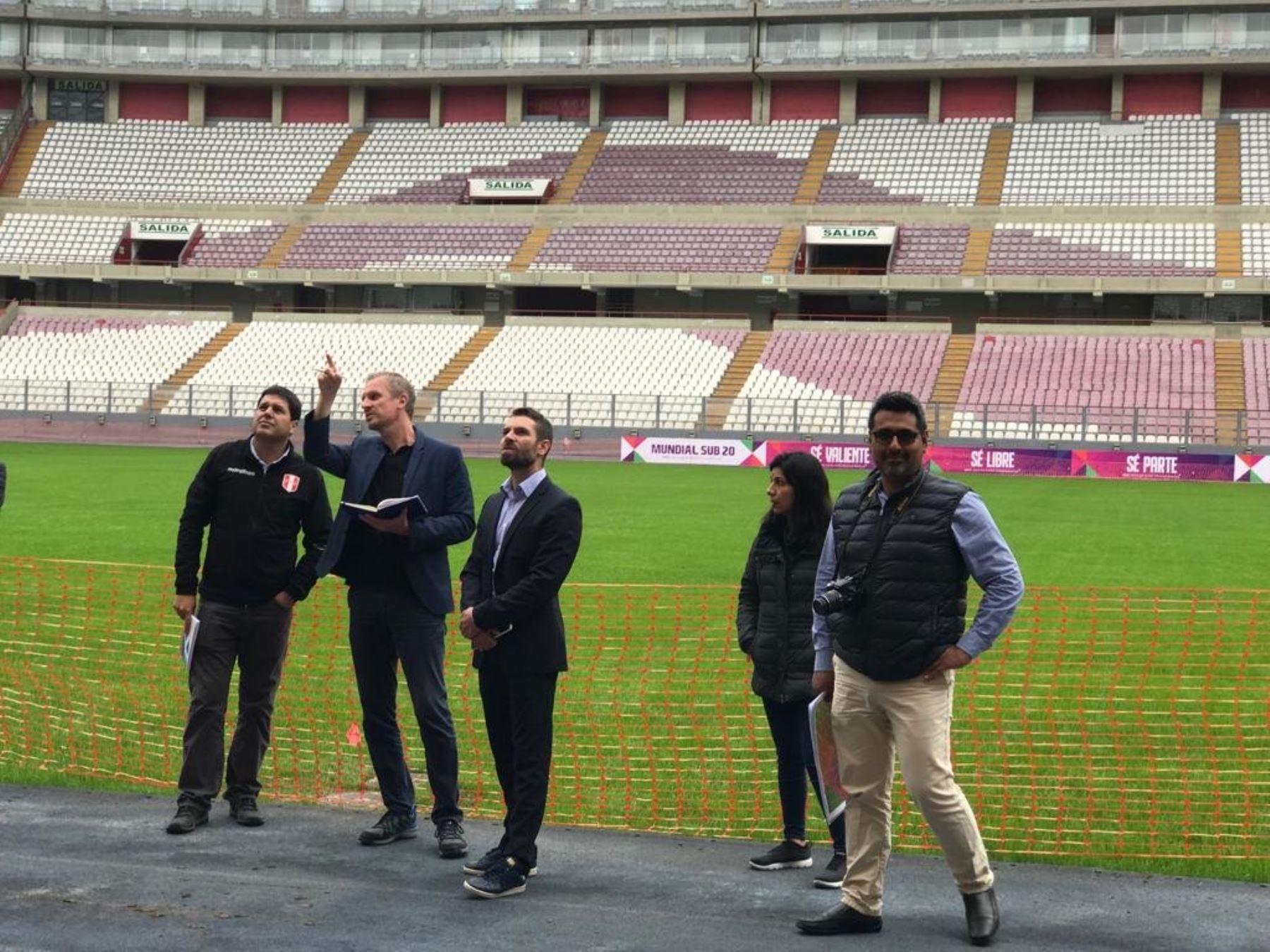 Emisarios de la FIFA inspeccionaron las instalaciones del Estadio Nacional.