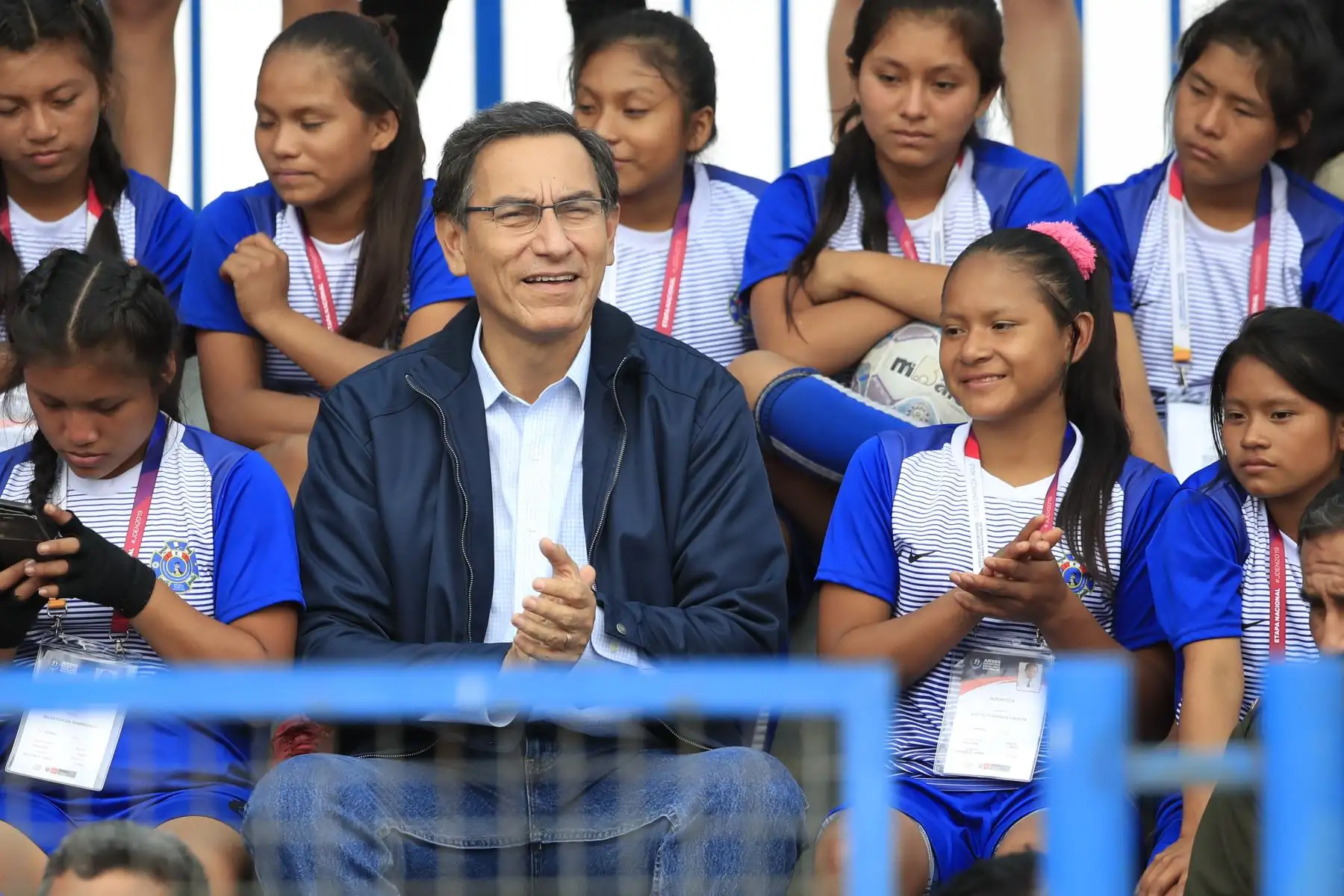El presidente de la República Martin Vizcarra asiste a la final de fútbol femenino de los Juegos Deportivos Escolares, sede Bartolomé Herrera. Foto: ANDINA/ Juan Carlos Guzmán Negrini