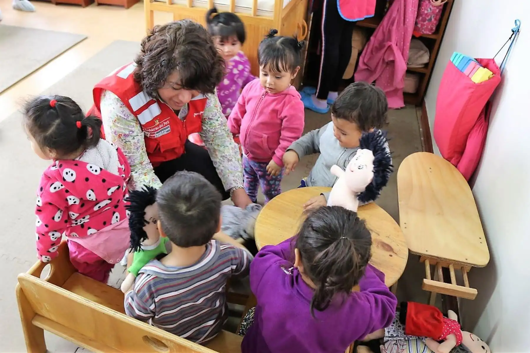 Madres cuidadoras voluntarias del programa Cuna Más cumplen importante labor para el desarrollo de la primera infancia.