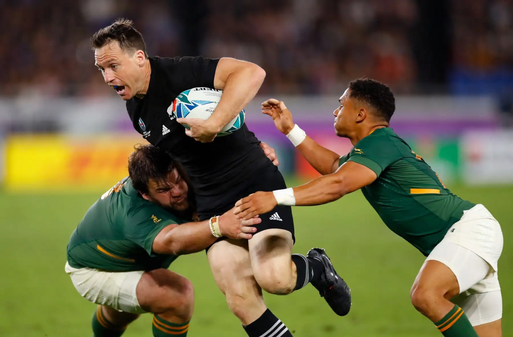 El ala de Nueva Zelanda, George Bridge (centro R), se aborda durante el partido del Grupo B de la Copa Mundial de Rugby de Japón 2019 entre Nueva Zelanda y Sudáfrica en el Estadio Internacional de Yokohama.
Foto: AFP