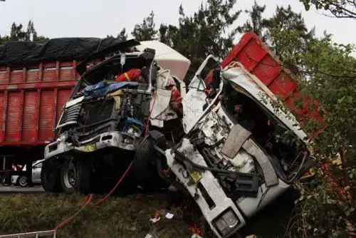 Una persona murió y otras dos resultaron heridas en el  accidente automovilístico que se produjo en el kilómetro 293 de la carretera Panamericana Norte, a la altura de Huarmey, en la región Áncash.