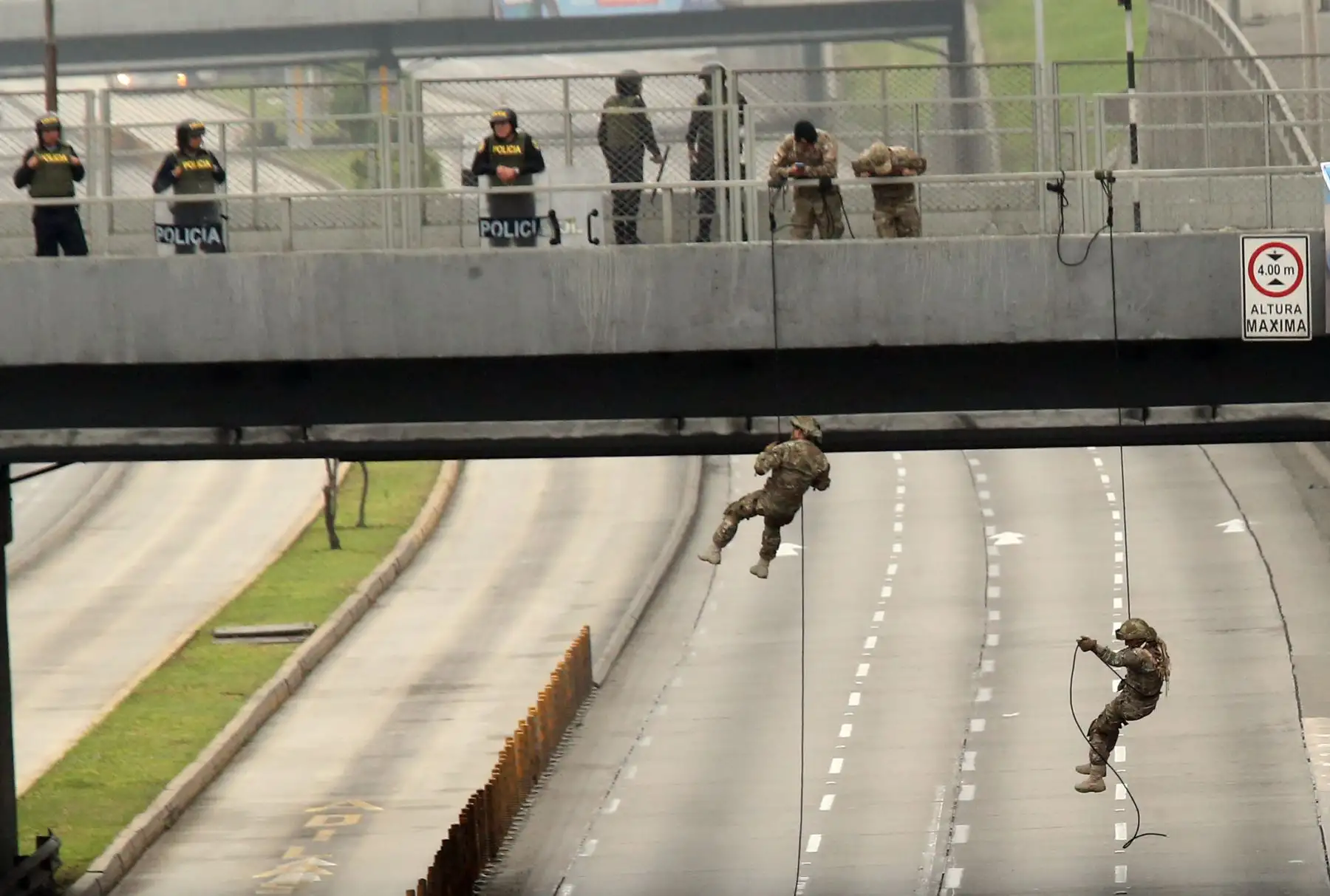 Integrantes de las Fuerzas Armadas junto al presidente Martín Vizcarra participan en la la XVII edición de la Carrera Cívico Militar 7.5K, en el marco de las actividades por el Día de las Fuerzas Armadas.
Foto: ANDINA/Norman Córdova