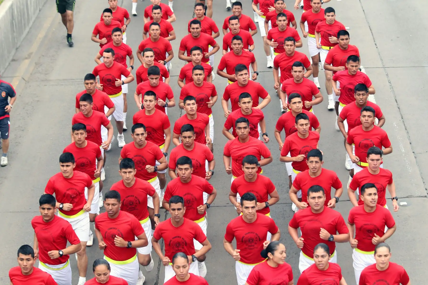 Integrantes de las Fuerzas Armadas junto al presidente Martín Vizcarra participan en la la XVII edición de la Carrera Cívico Militar 7.5K, en el marco de las actividades por el Día de las Fuerzas Armadas.
Foto: ANDINA/Norman Córdova