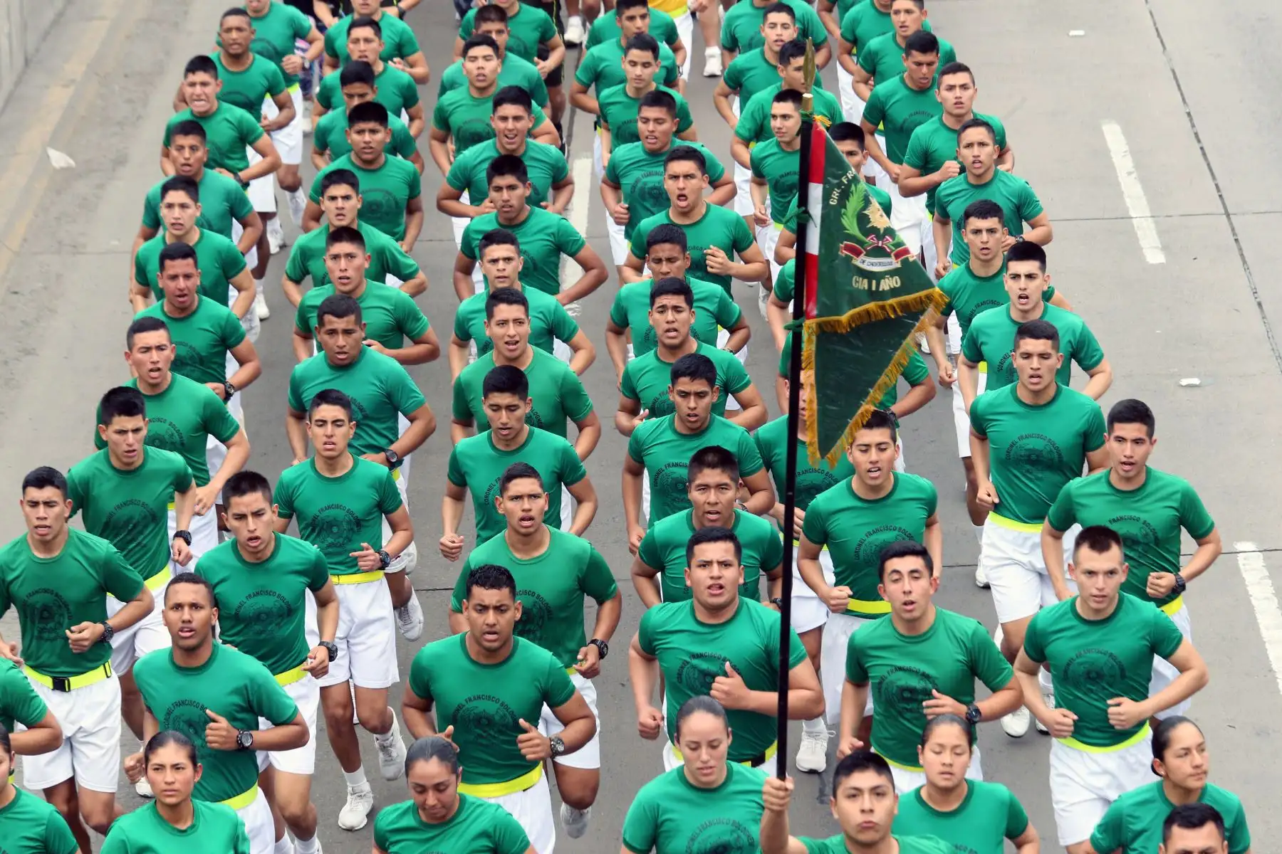 Integrantes de las Fuerzas Armadas junto al presidente Martín Vizcarra participan en la la XVII edición de la Carrera Cívico Militar 7.5K, en el marco de las actividades por el Día de las Fuerzas Armadas.
Foto: ANDINA/Norman Córdova