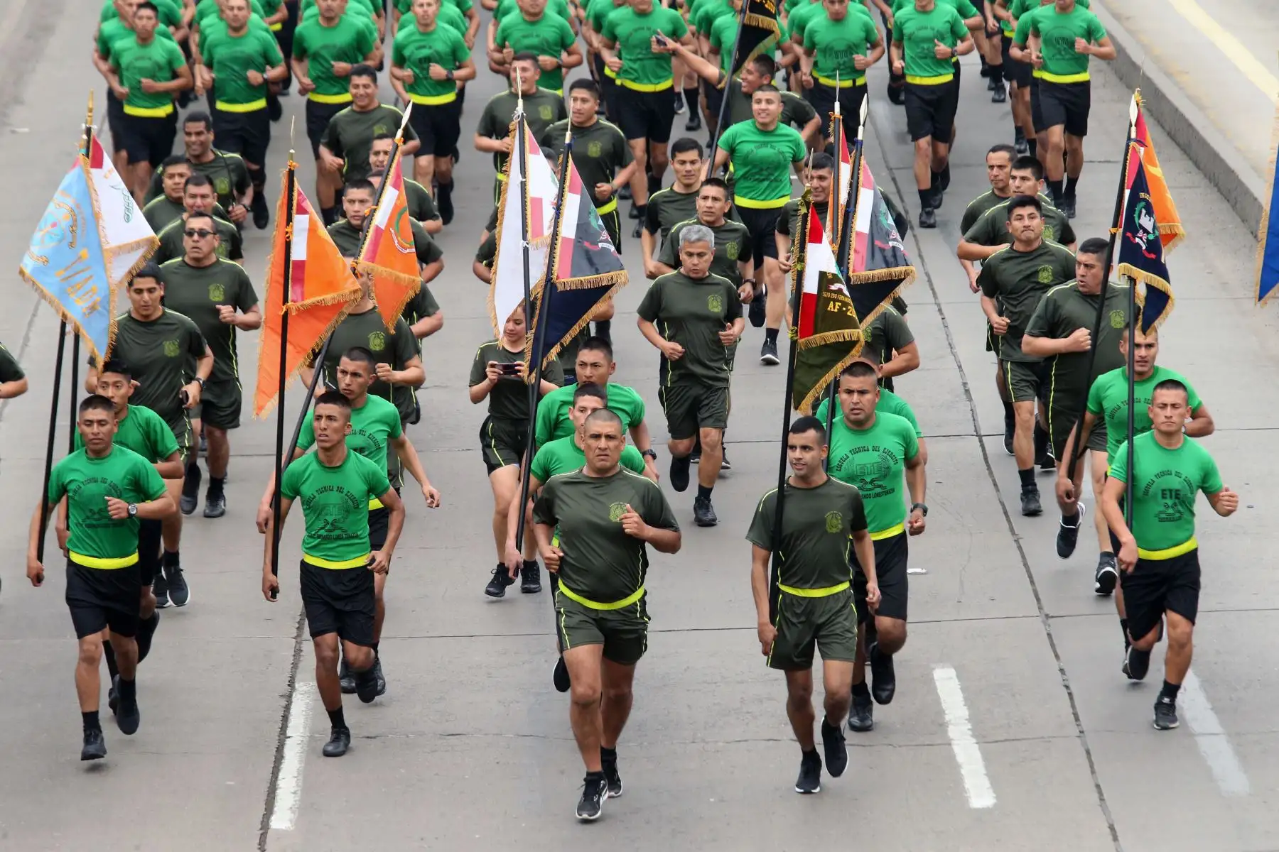 Integrantes de las Fuerzas Armadas junto al presidente Martín Vizcarra participan en la la XVII edición de la Carrera Cívico Militar 7.5K, en el marco de las actividades por el Día de las Fuerzas Armadas.
Foto: ANDINA/Norman Córdova