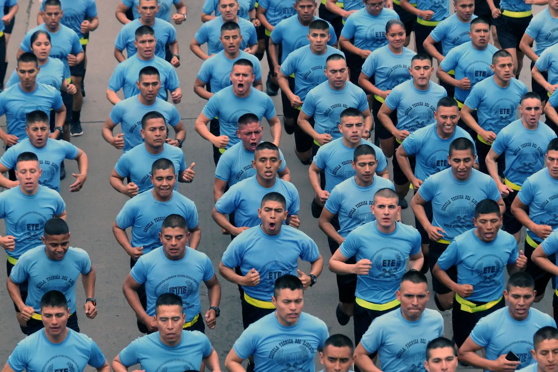 Integrantes de las Fuerzas Armadas junto al presidente Martín Vizcarra participan en la la XVII edición de la Carrera Cívico Militar 7.5K, en el marco de las actividades por el Día de las Fuerzas Armadas.
Foto: ANDINA/Norman Córdova