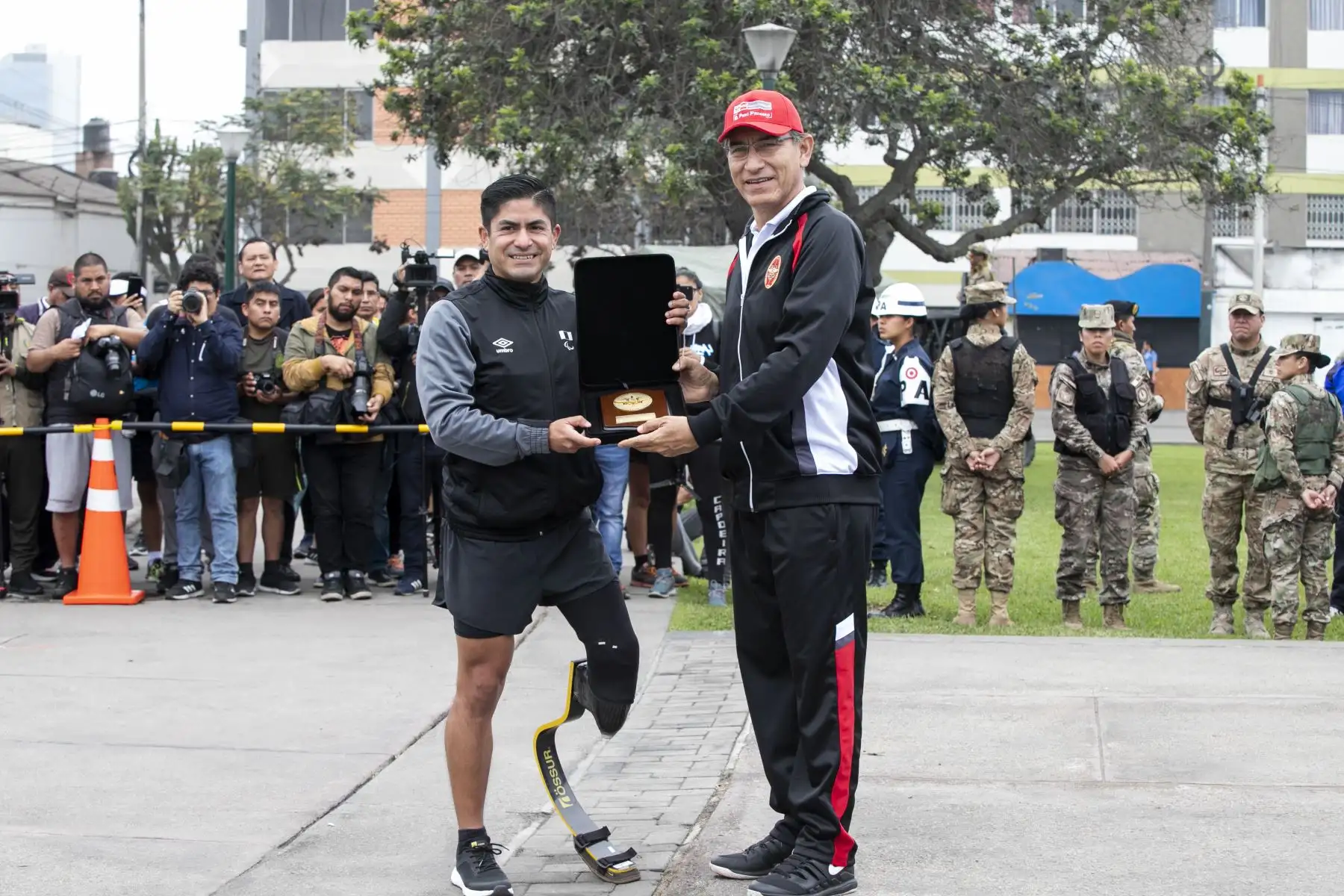 El presidente de la República Martín Vizcarra, participó en la ceremonia de inicio de la XVII edición de la Carrera Cívico Militar 7.5K, en el marco de las actividades por el Día de la s Fuerzas Armadas.
Foto: ANDINA/Prensa Presidencia
