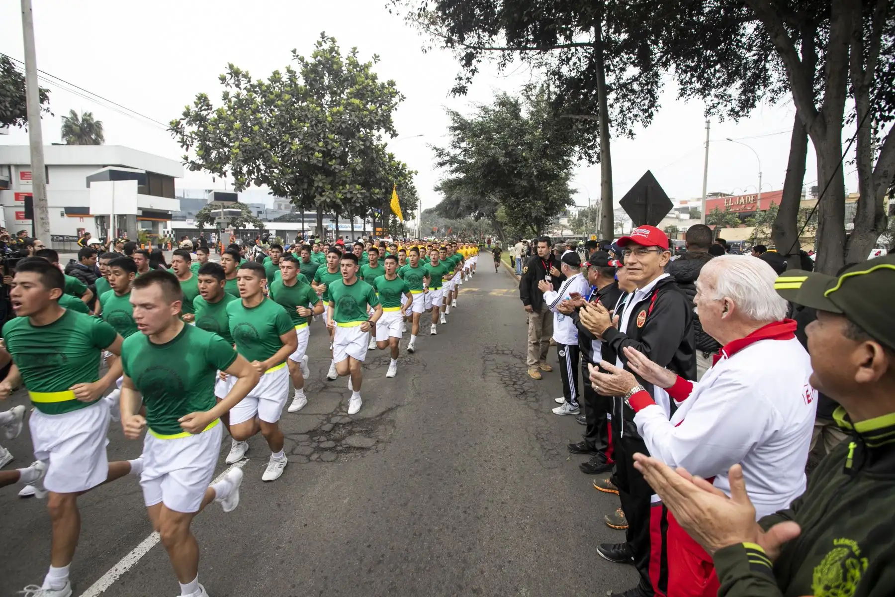 El presidente de la República Martín Vizcarra, participó en la ceremonia de inicio de la XVII edición de la Carrera Cívico Militar 7.5K, en el marco de las actividades por el Día de la s Fuerzas Armadas.
Foto: ANDINA/Prensa Presidencia