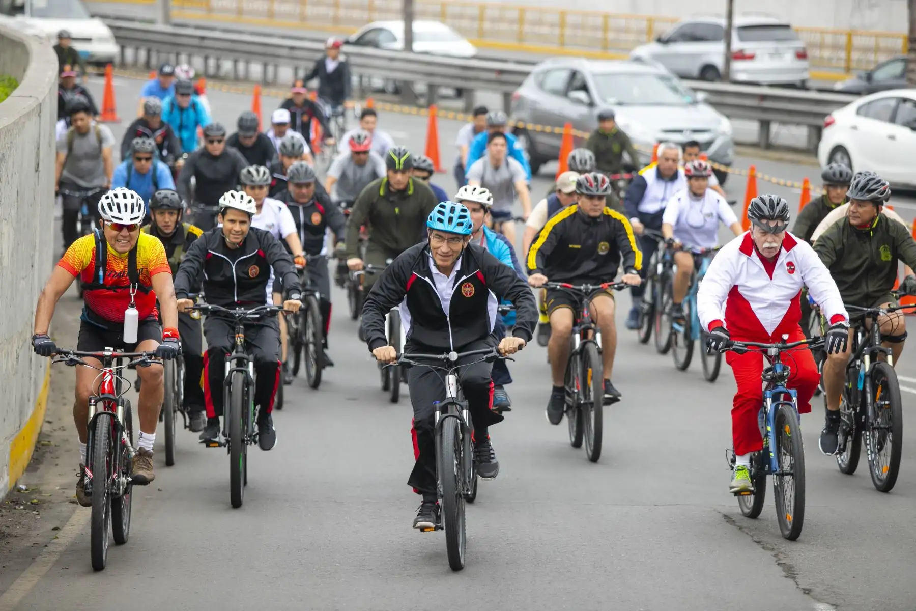 El presidente de la República Martín Vizcarra, participó en la ceremonia de inicio de la XVII edición de la Carrera Cívico Militar 7.5K, en el marco de las actividades por el Día de la s Fuerzas Armadas.
Foto: ANDINA/Prensa Presidencia