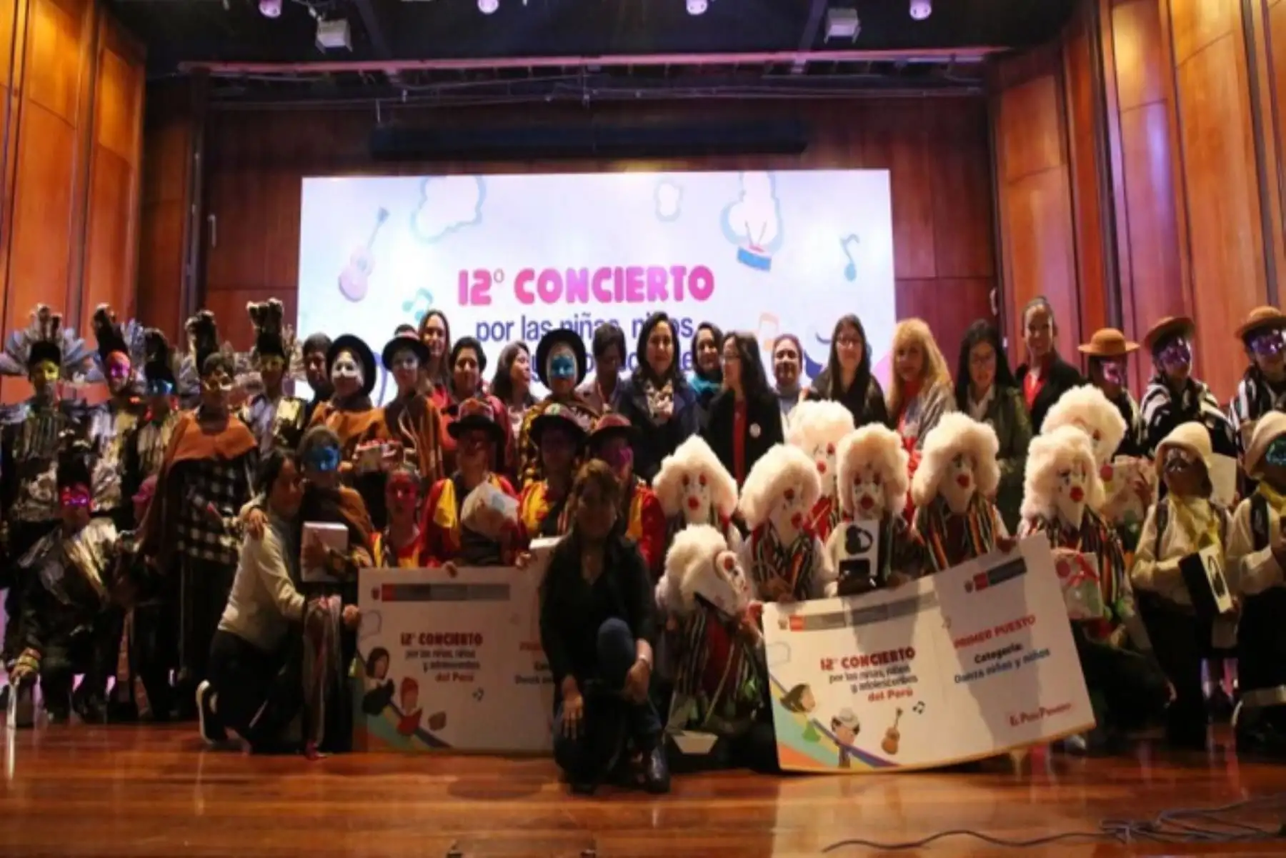 El 12° “Concierto por las niñas, niños y adolescentes del Perú”, organizado por el Ministerio de la Mujer y Poblaciones Vulnerables (Mimp) con el apoyo del Ministerio de Cultura, que congregó a más de 100 residentes de 13 Centros de Atención Residencial (CAR) del país, a cargo del Programa Integral Nacional para el Bienestar Familiar (Inabif).