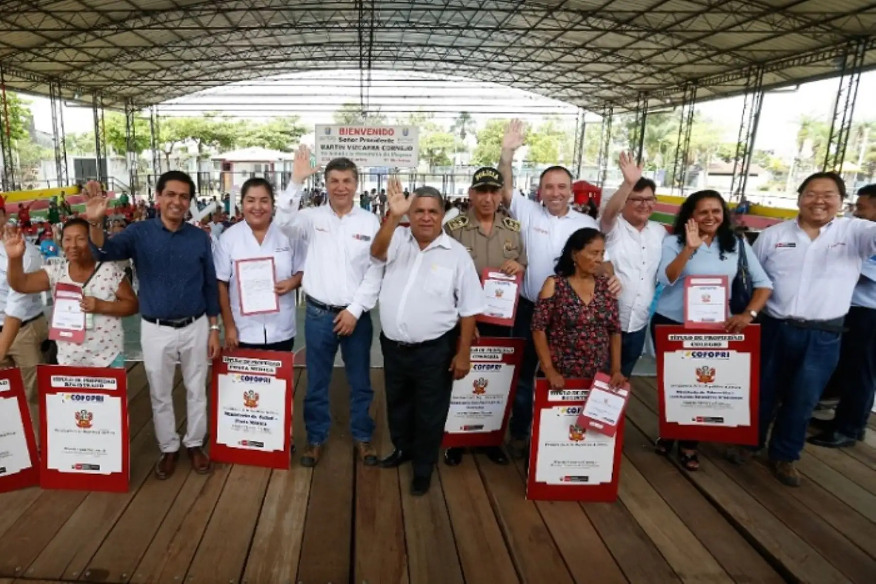 El Ministerio de Vivienda, Construcción y Saneamiento (MVCS), a través del Organismo de Formalización de la Propiedad Informal (Cofopri), entregó 446 títulos de propiedad a familias e instituciones de Iquitos, en la región Loreto, cumpliendo con el objetivo de promover la formalización de predios y la construcción, así como el desarrollo de infraestructura en zonas seguras.