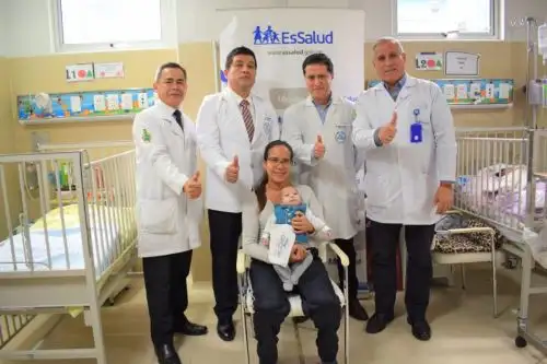 Médicos de Essalud logran salvarle la vida a bebé que nació con malformación congénita. Foto: Andina/Difusión