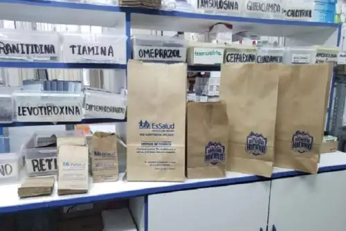 En Áncash, la Red Asistencia del Seguro Social de Salud (EsSalud) implementó el uso de bolsas de papel para la distribución de medicamentos, jarabes o inyectables, que son recetados en los consultorios a los usuarios.