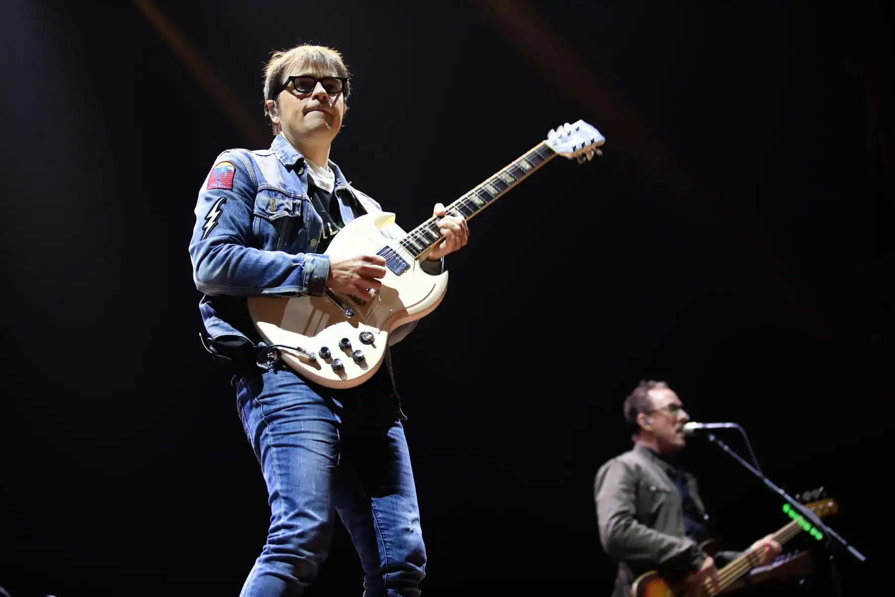 De izquierda a derecha: Rivers Cuomo y Scott Shriner de la banda norteamericana Weezer en concierto en el Jockey Club del Perú     


Foto: Andina/Juan Carlos Guzmán Negrini