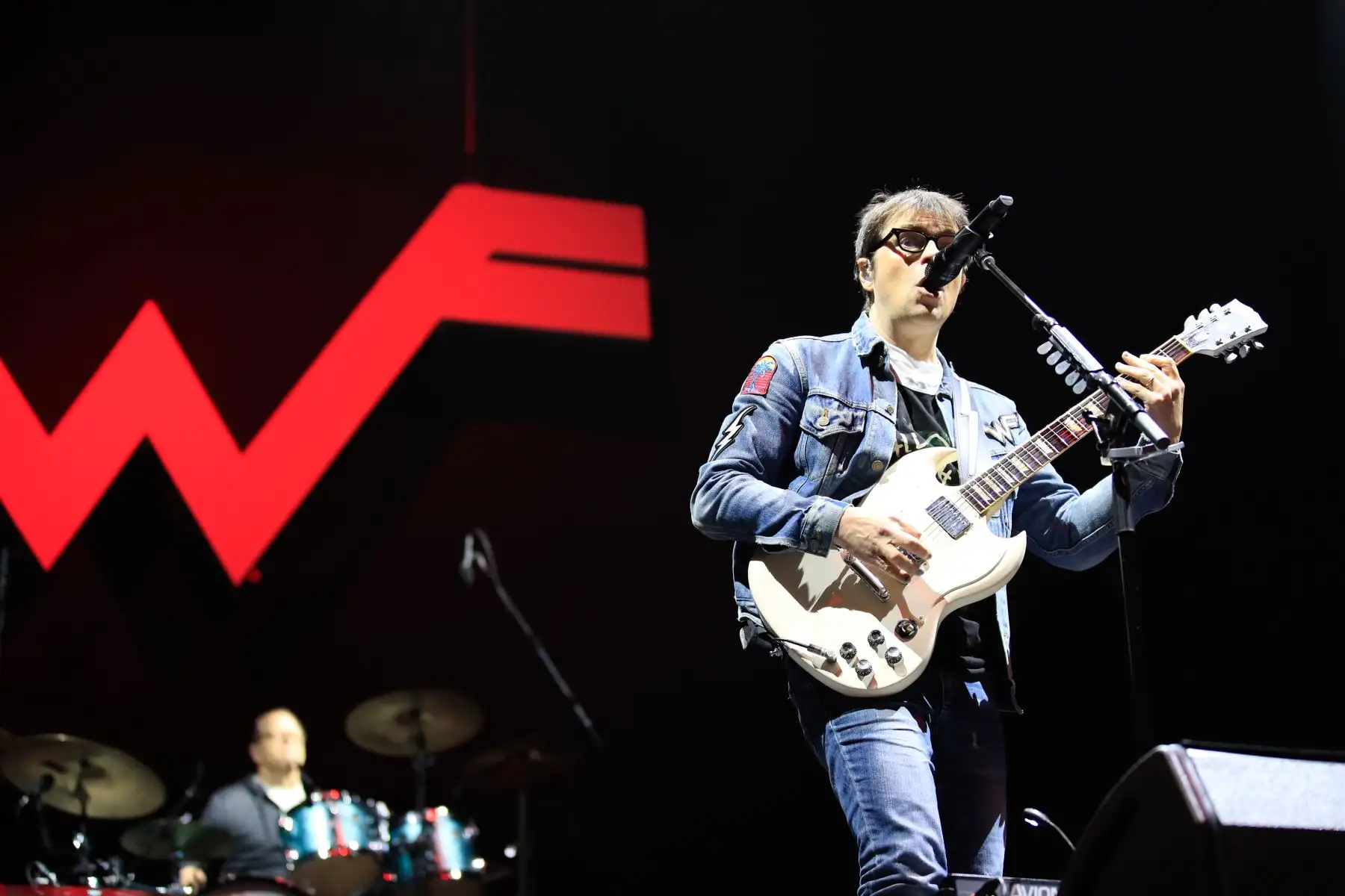 Rivers Cuomo, vocalista de la banda Weezer durante el concierto de la banda en el Jockey Club del Perú     


Foto: Andina/Juan Carlos Guzmán Negrini
