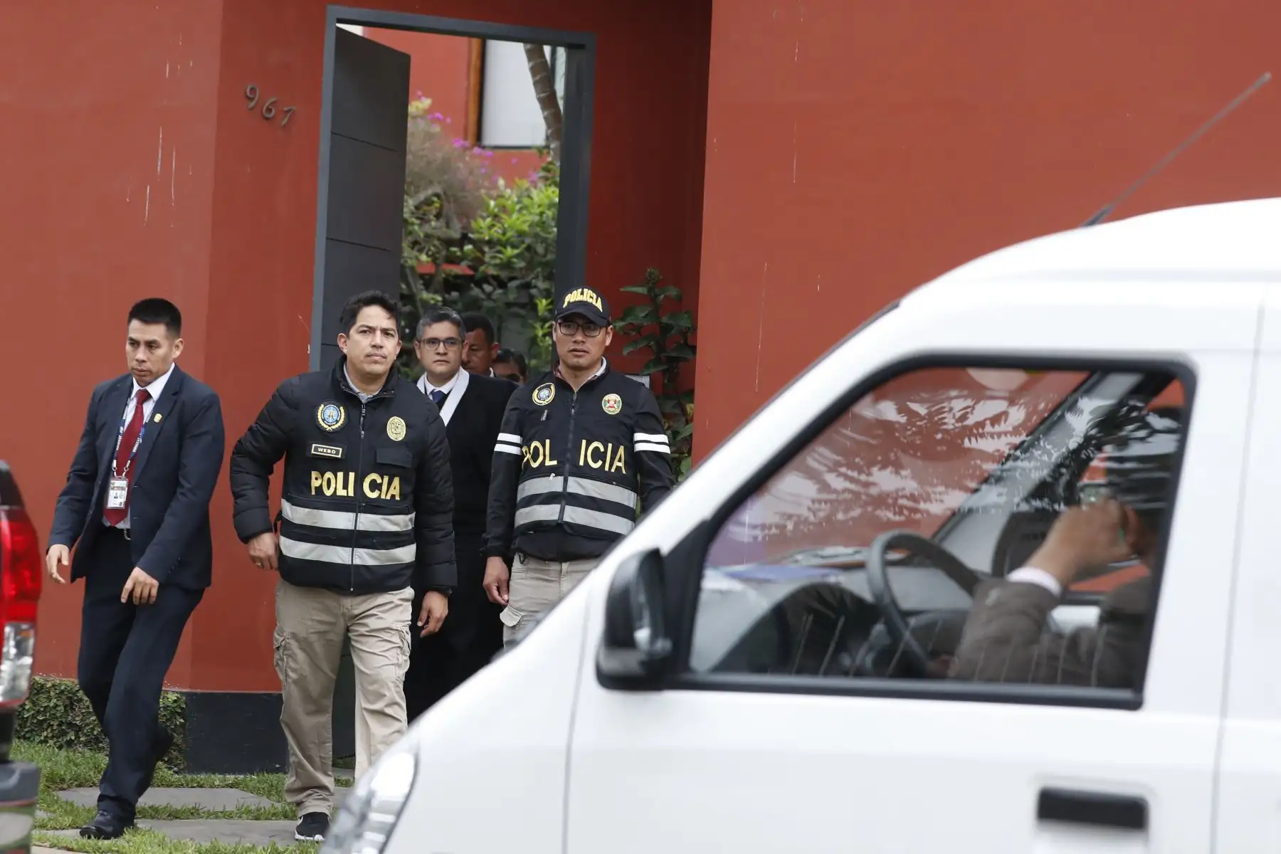 Fiscal José Domingo Pérez a su salida de la casa de PPK.
Foto: ANDINA/Renato Pajuelo