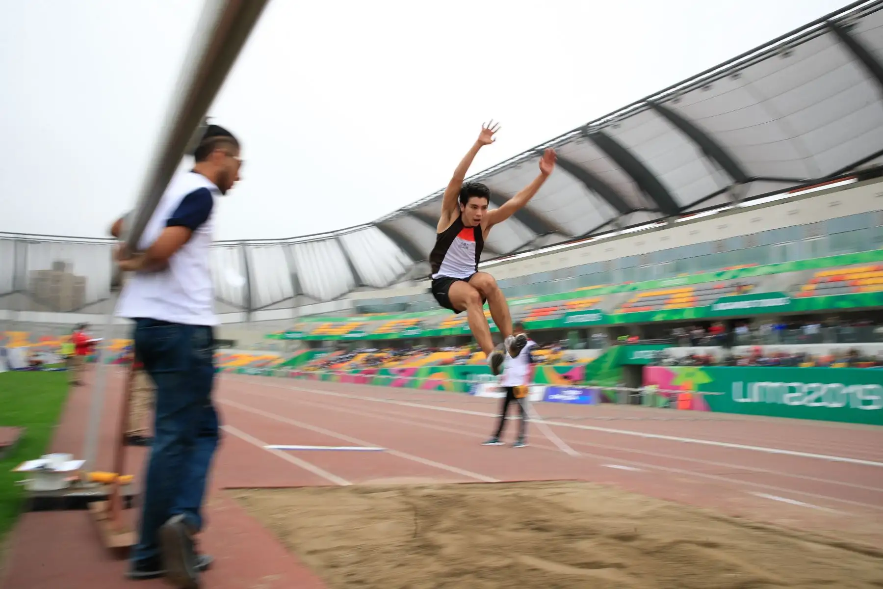 Juegos Deportivos Escolares Nacionales 2019, modalidad salto largo hombres, sede Videna. 


Foto: Andina/Juan Carlos Guzmán Negrini