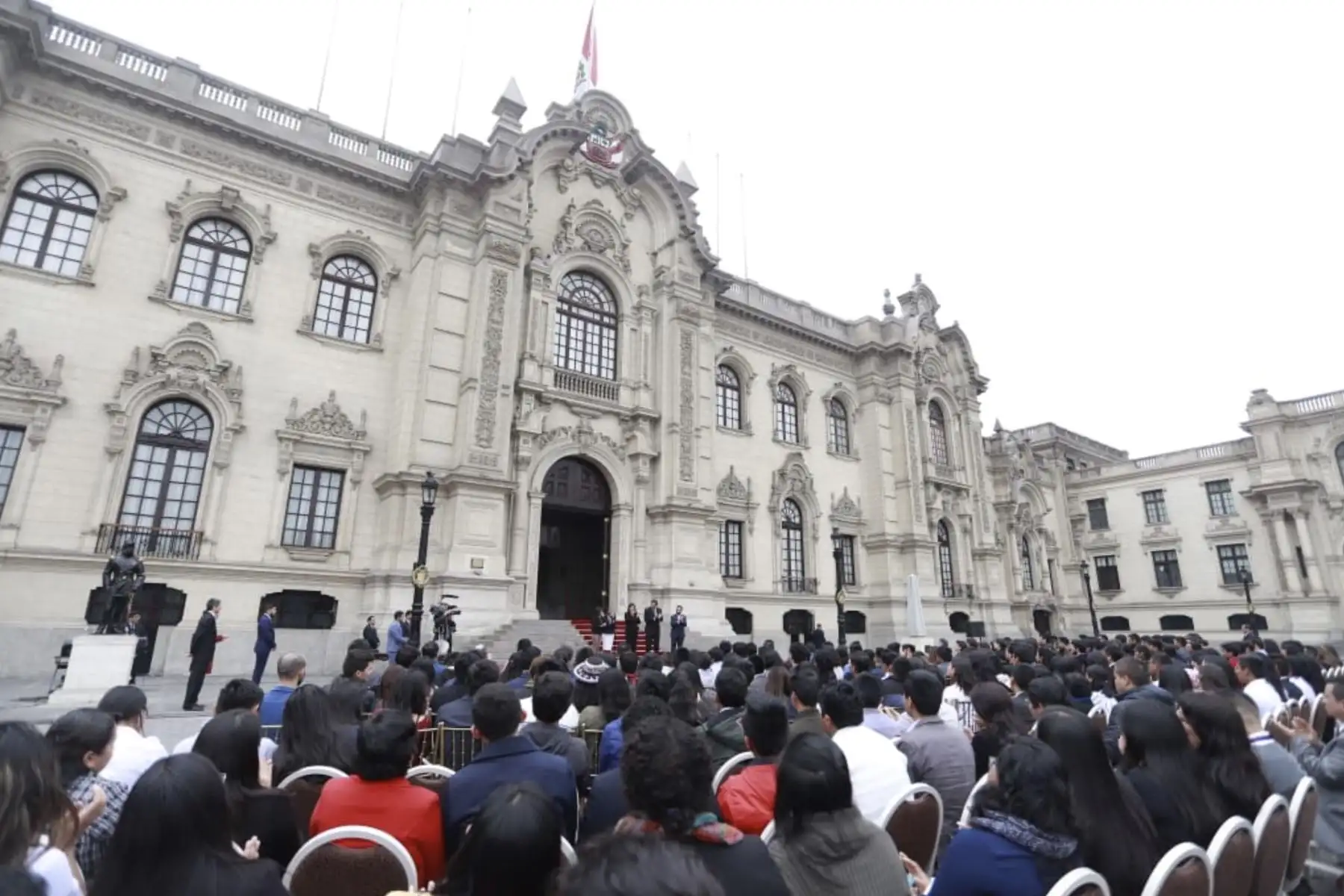Presidente Martin Vizcarra entregar el Premio Nacional de la juventud "Yenuri Chiguala Cruz", y distingue a los jóvenes y organizaciones juveniles que realizan acciones destacadas.
Foto: ANDINA/ Prensa Presidencia