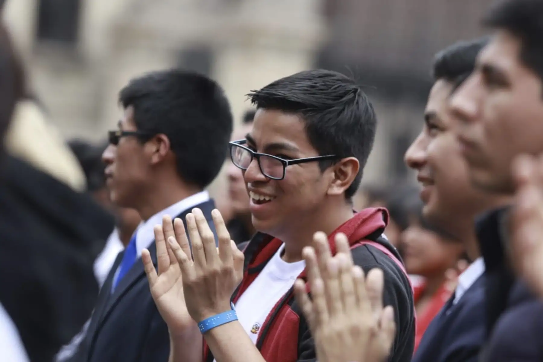 Jóvenes  participan de la ceremonia de entrega del Premio Nacional de la Juventud “Yenuri Chiguala Cruz” y la presentación de la Política Nacional de Juventud
Foto: Senaju