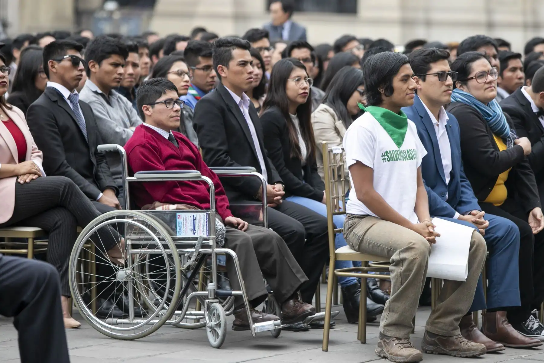 Jóvenes  participan de la ceremonia de entrega del Premio Nacional de la Juventud “Yenuri Chiguala Cruz” y la presentación de la Política Nacional de Juventud
Foto: Senaju