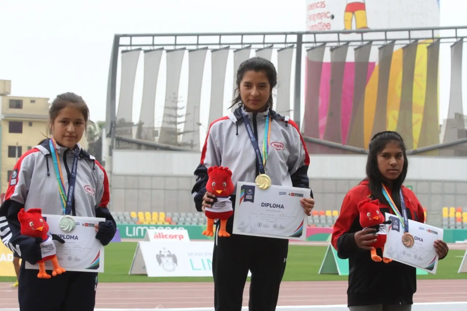 Lucero Choca Santiago y Jazmín Pérez Zamudio lograron imponerse en la prueba de los 1.500 metros