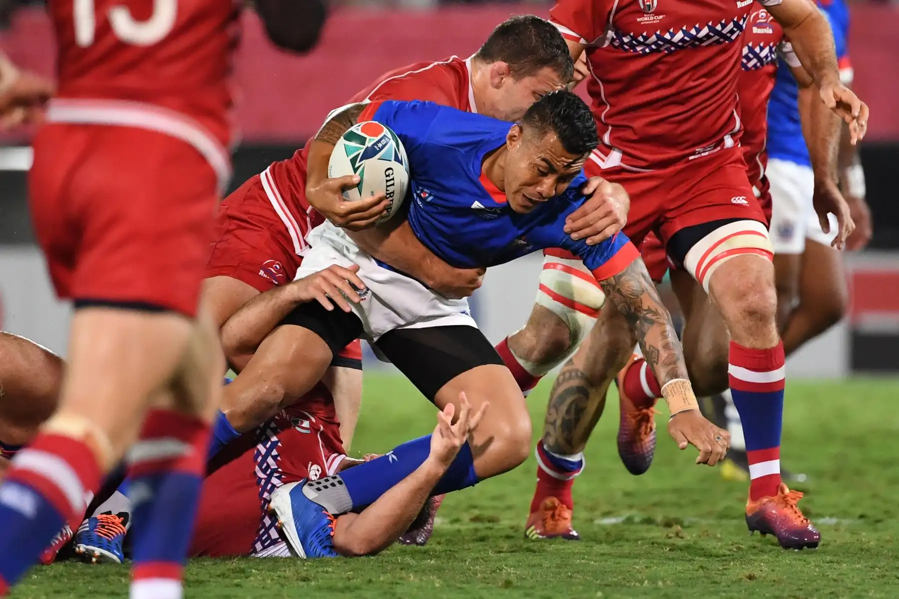 Tusi Pis de Samoa corre para anotar durante  la Copa Mundial de Rugby de Japón 2019 entre Rusia y Samoa en Kumagaya. Foto: AFP