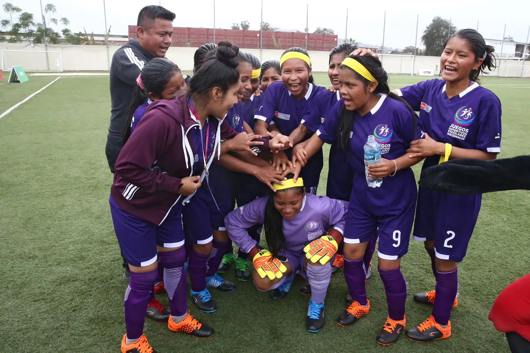 Escolares Wampis de Loreto, durante el campeonato de Fútbol C Damas Pueblos originarios por los Juegos Deportivos Escolares Nacionales en la Upc de Chorrillos. Foto: ANDINA/Vidal Tarqui