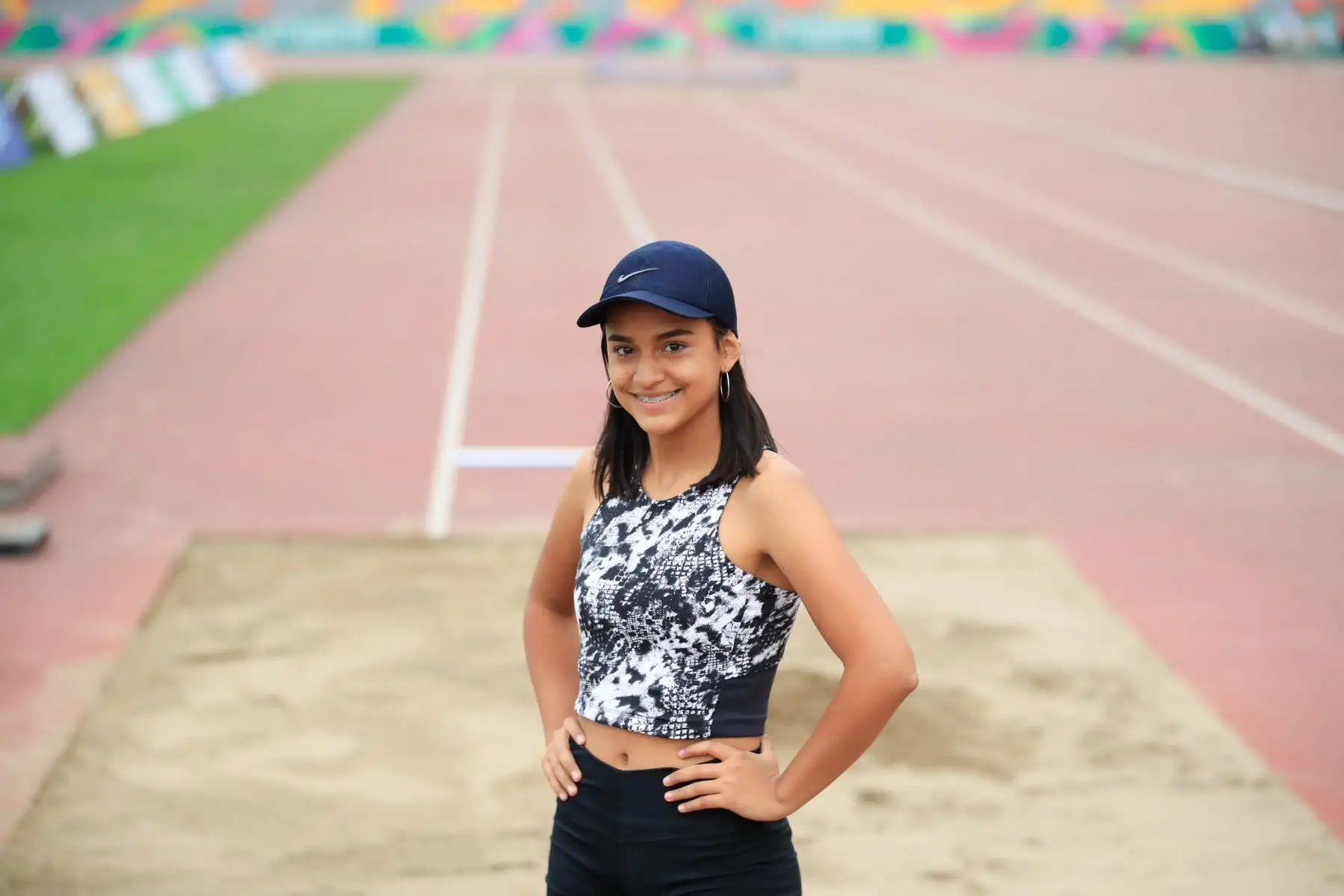 Gabriela Posavac, atleta del colegio Niño Jesús de Praga, Piura y tricampeona nacional de salto largo competidora en los Juegos Deportivos Escolares Nacionales.        


Foto: Andina/Juan Carlos Guzmán Negrini