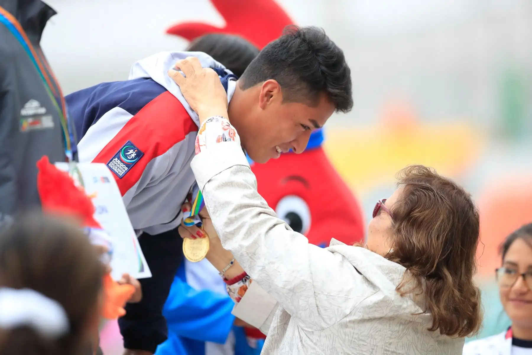 Keeler Pinchi del colegio José Carlos Mariátequi de Junín, medalla de oro en 110 mts con vallas durante los Juegos Deportivos Escolares Nacionales.

  


Foto: Andina/Juan Carlos Guzmán Negrini