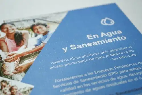Publicación impresa del Ministerio de Vivienda, Construcción y Saneamiento con sistema Braille. Foto: Cortesía.