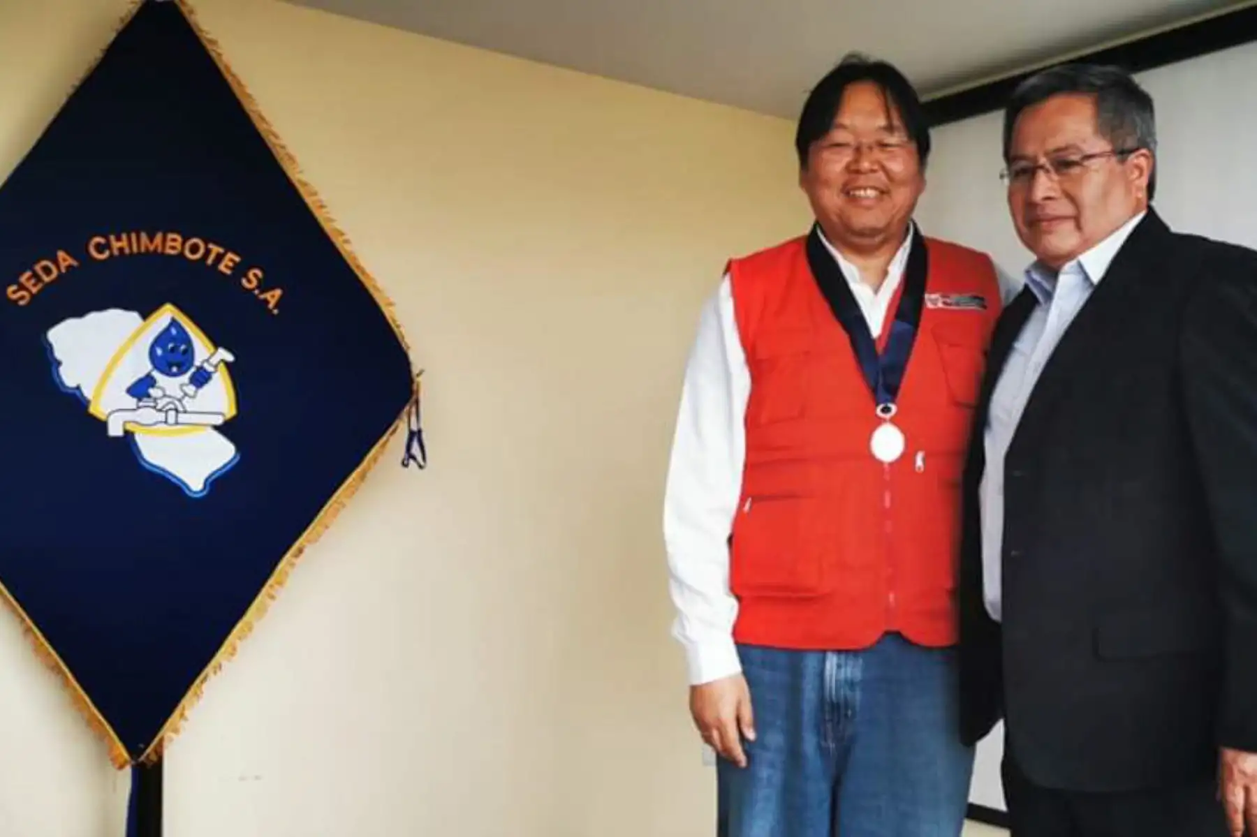 Viceministro de Construcción y Saneamiento, Julio Kosaka, se reunió con autoridades de las municipalidades de Chimbote y Nuevo Chimbote, para evaluar avance en el proyecto de construcción de la planta de tratamiento de aguas residuales, que contribuirá a mejorar la salud pública y ambiental,