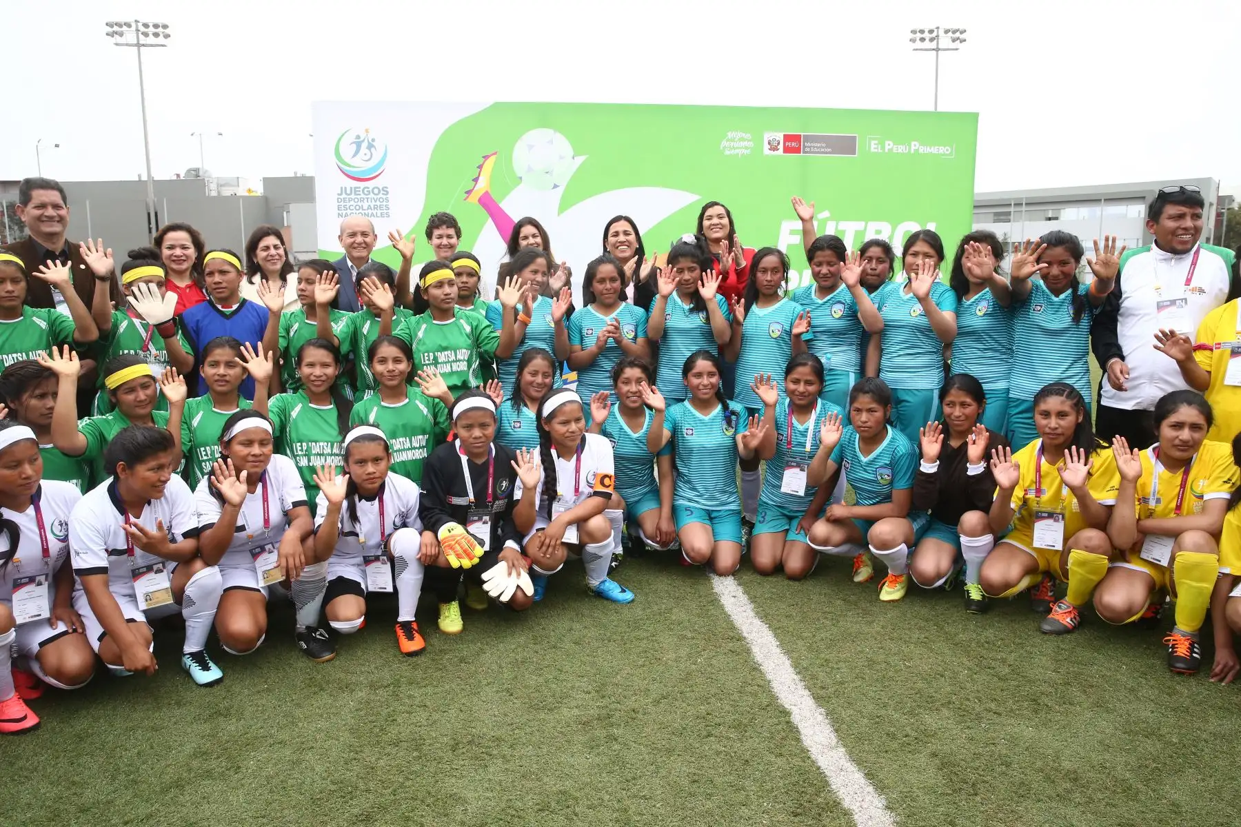 Ministra de Educación Flor Pablo visita a los equipos de fútbol de damas de los pueblos originarios. Foto: ANDINA/Vidal Tarqui