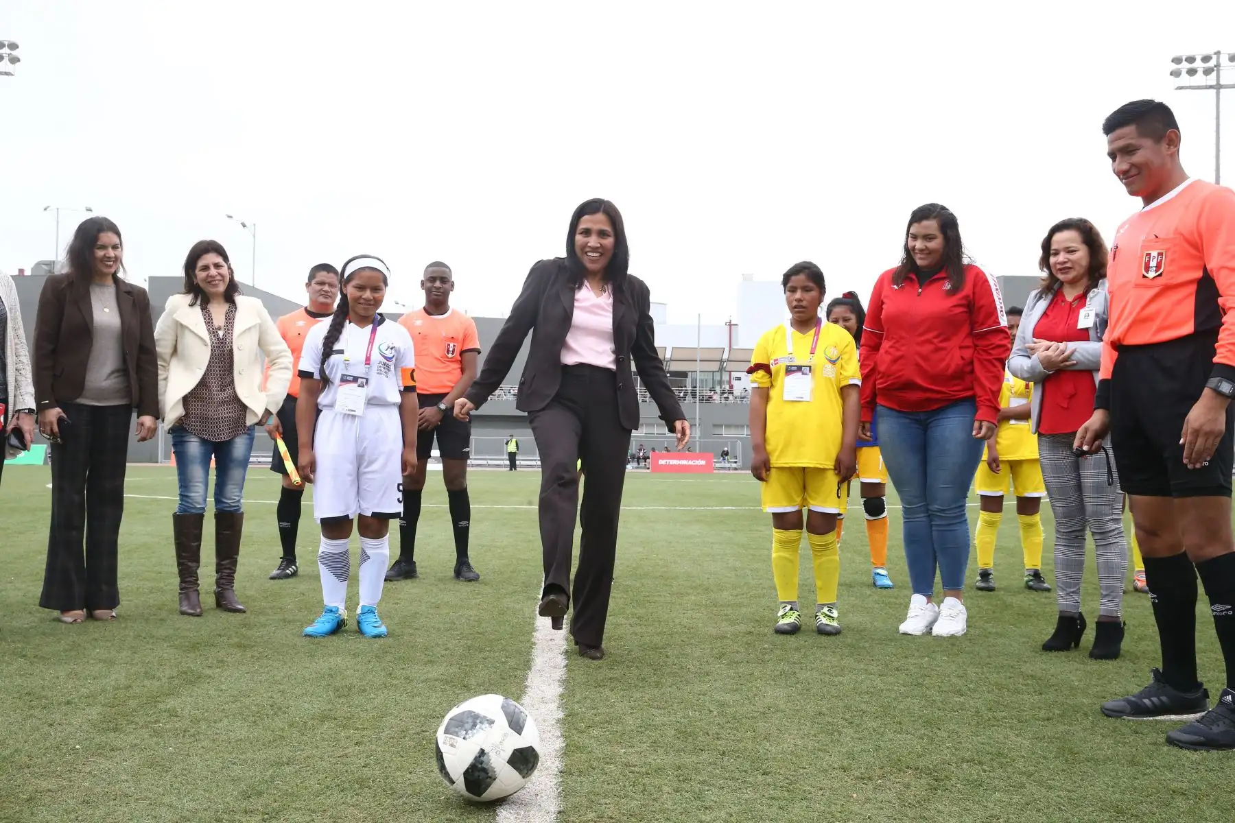 Ministra de Educación Flor Pablo visita a los equipos de fútbol de damas de los pueblos originarios. Foto: ANDINA/Vidal Tarqui