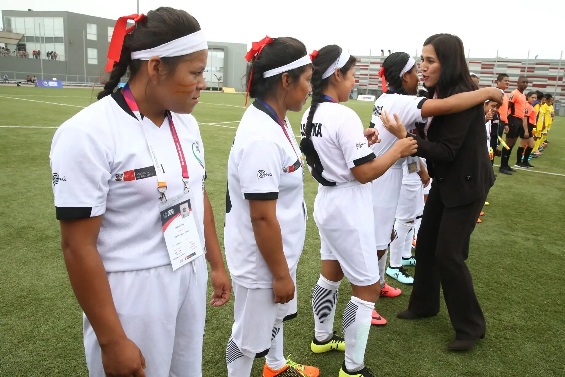 Ministra de Educación Flor Pablo visita a los equipos de fútbol de damas de los pueblos originarios. Foto: ANDINA/Vidal Tarqui