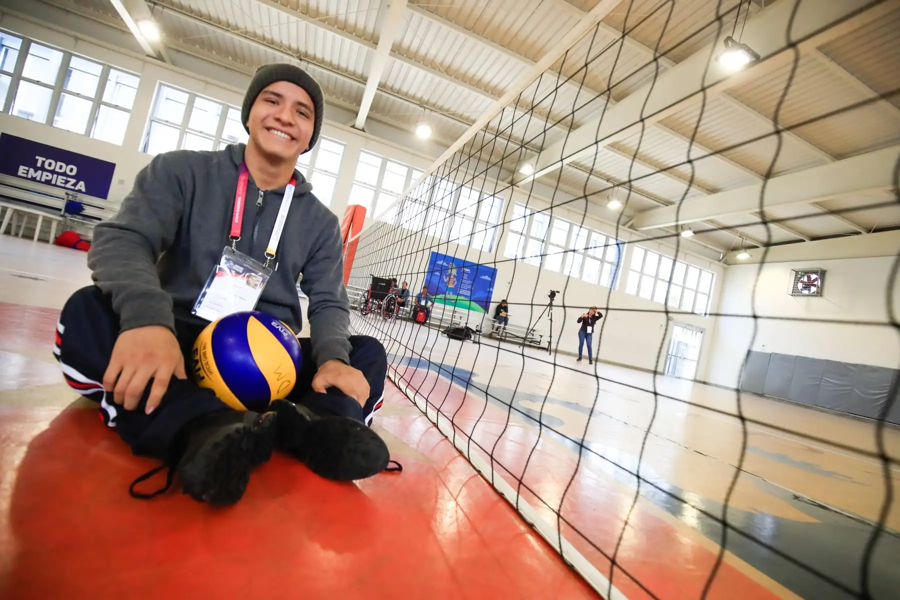 Amir Santillán Cárdenas del colegio Pedro del Castillo Ríos de Yurimaguas, competidor de voley sentado durante los Juegos Deportivos Escolares Nacionales, sede Ate.

Foto: Andina/Juan Carlos Guzmán Negrini