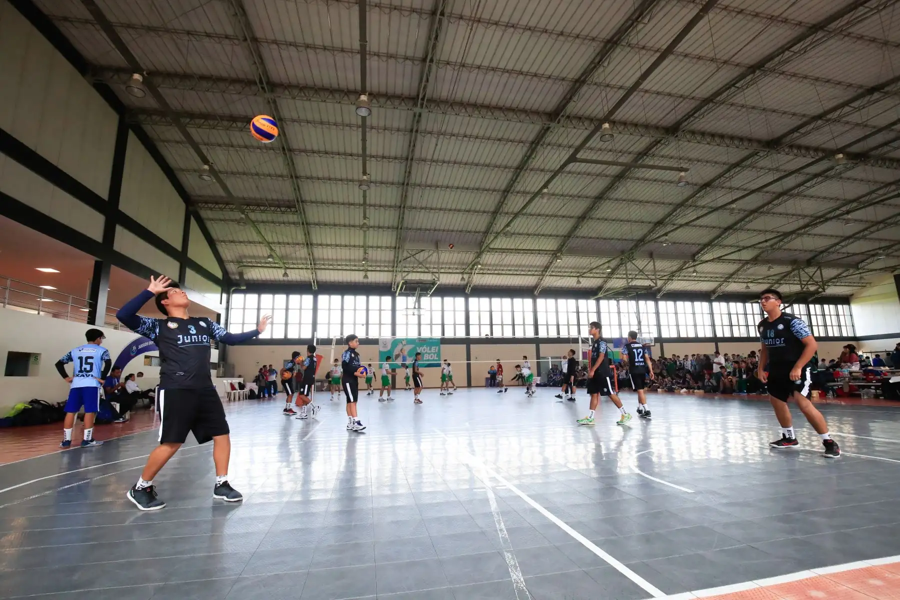 Calentamientos previos al campeonato de voley durante los Juegos Deportivos Escolares Nacionales.

Foto: Andina/Juan Carlos Guzmán Negrini