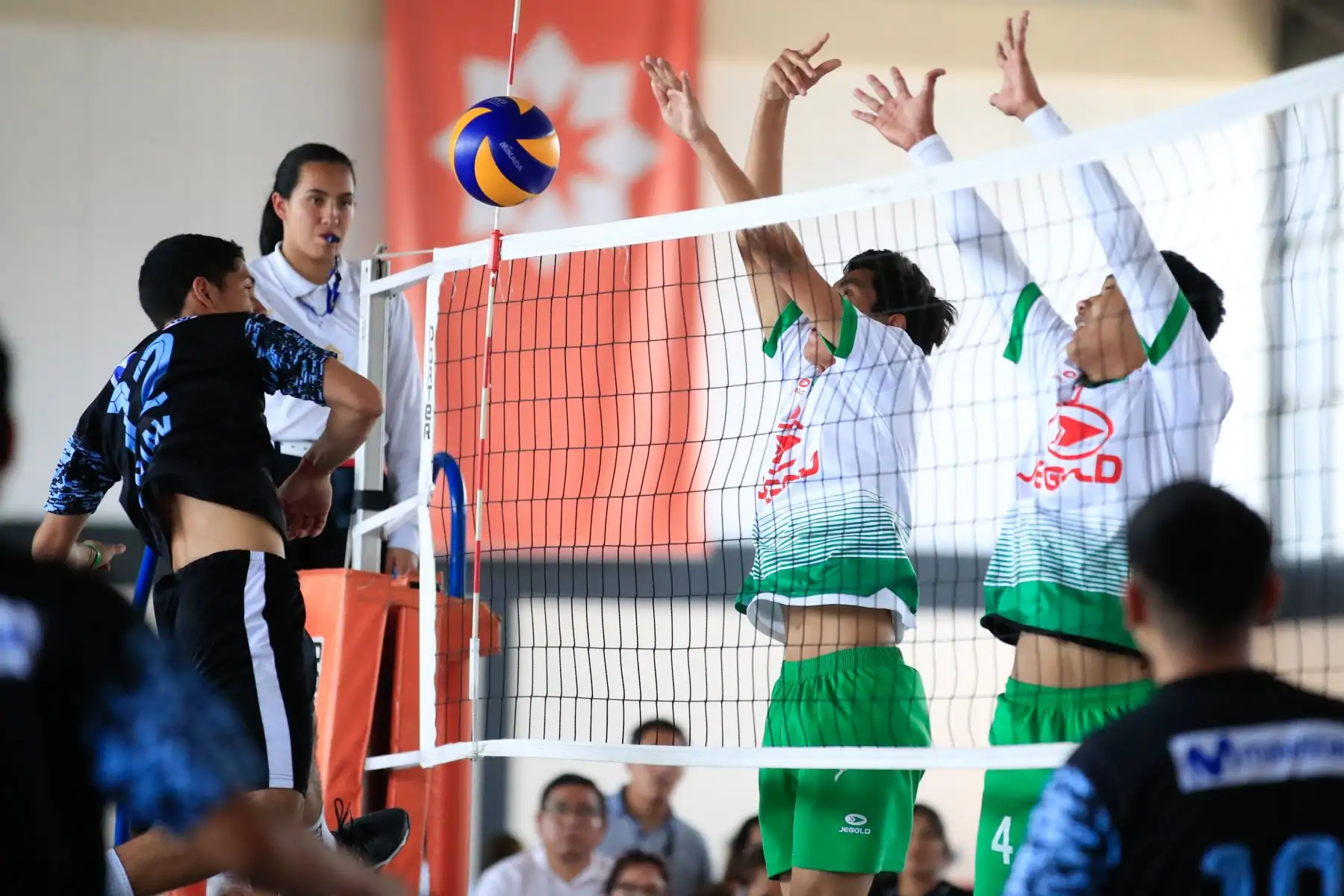 Voley Varones en el marco de los Juegos Deportivos Escolares Nacionales 2019 sede Ate.    


Foto: Andina/Juan Carlos Guzmán Negrini