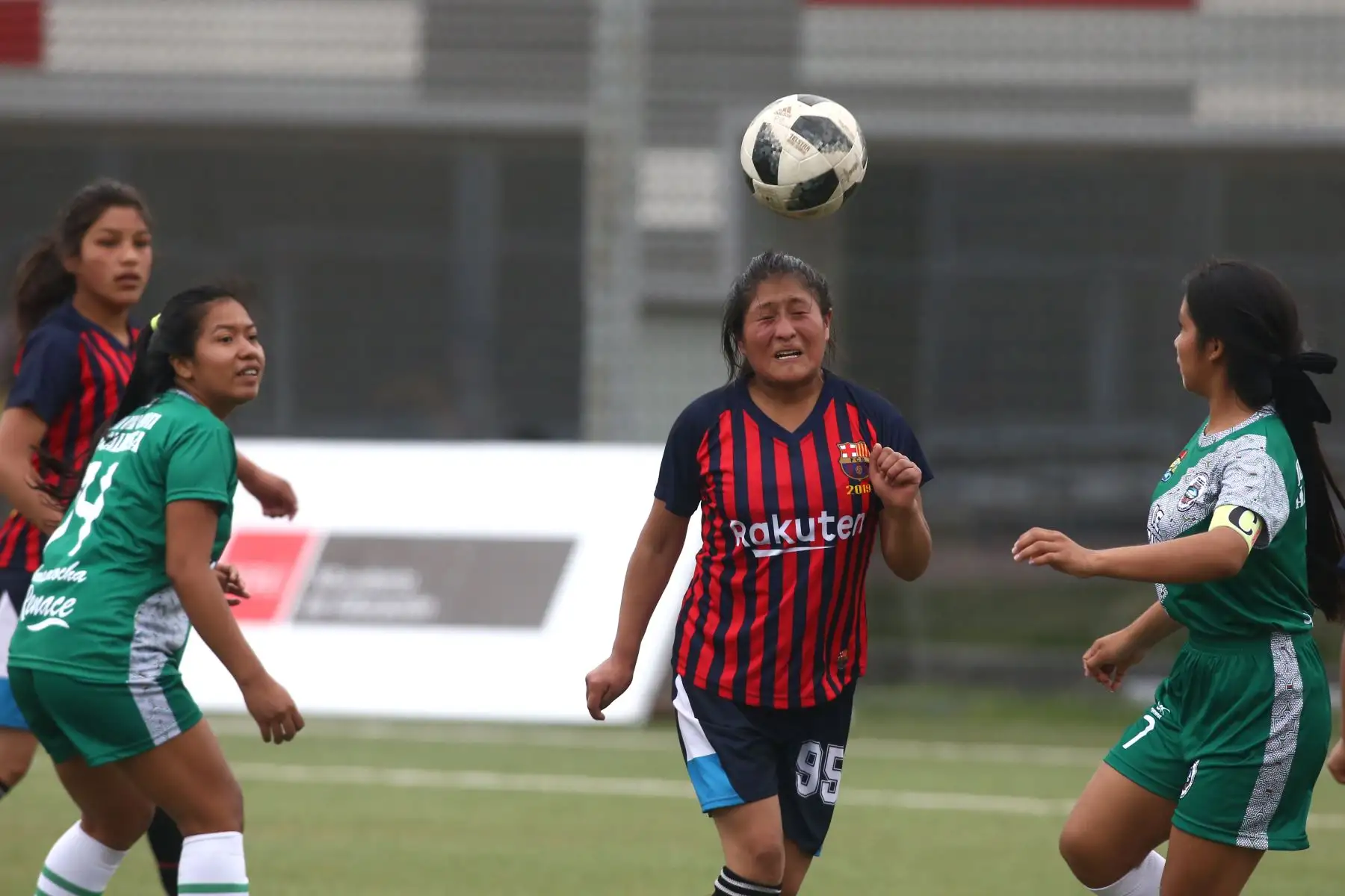 Escolares Shipibo conibo de Ucayali, se enfrenta con Quechua Huanta de Ayacucho durante el campeonato de Fútbol C Damas Pueblos originarios por los Juegos Deportivos Escolares Nacionales en la UPC de Chorrillos. Foto: ANDINA/Vidal Tarqui