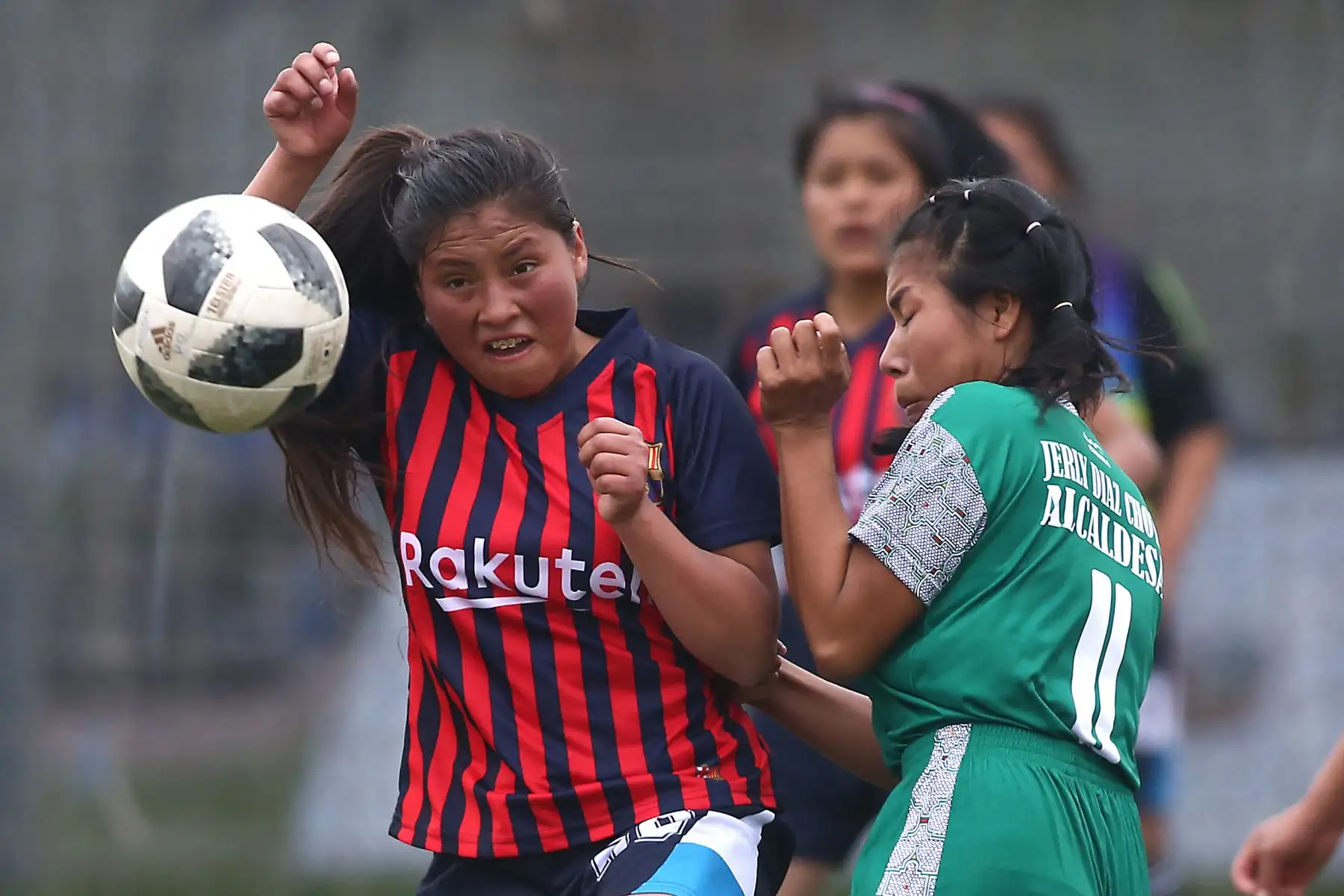 Escolares Shipibo conibo de Ucayali, se enfrenta con Quechua Huanta de Ayacucho durante el campeonato de Fútbol C Damas Pueblos originarios por los Juegos Deportivos Escolares Nacionales en la UPC de Chorrillos. Foto: ANDINA/Vidal Tarqui