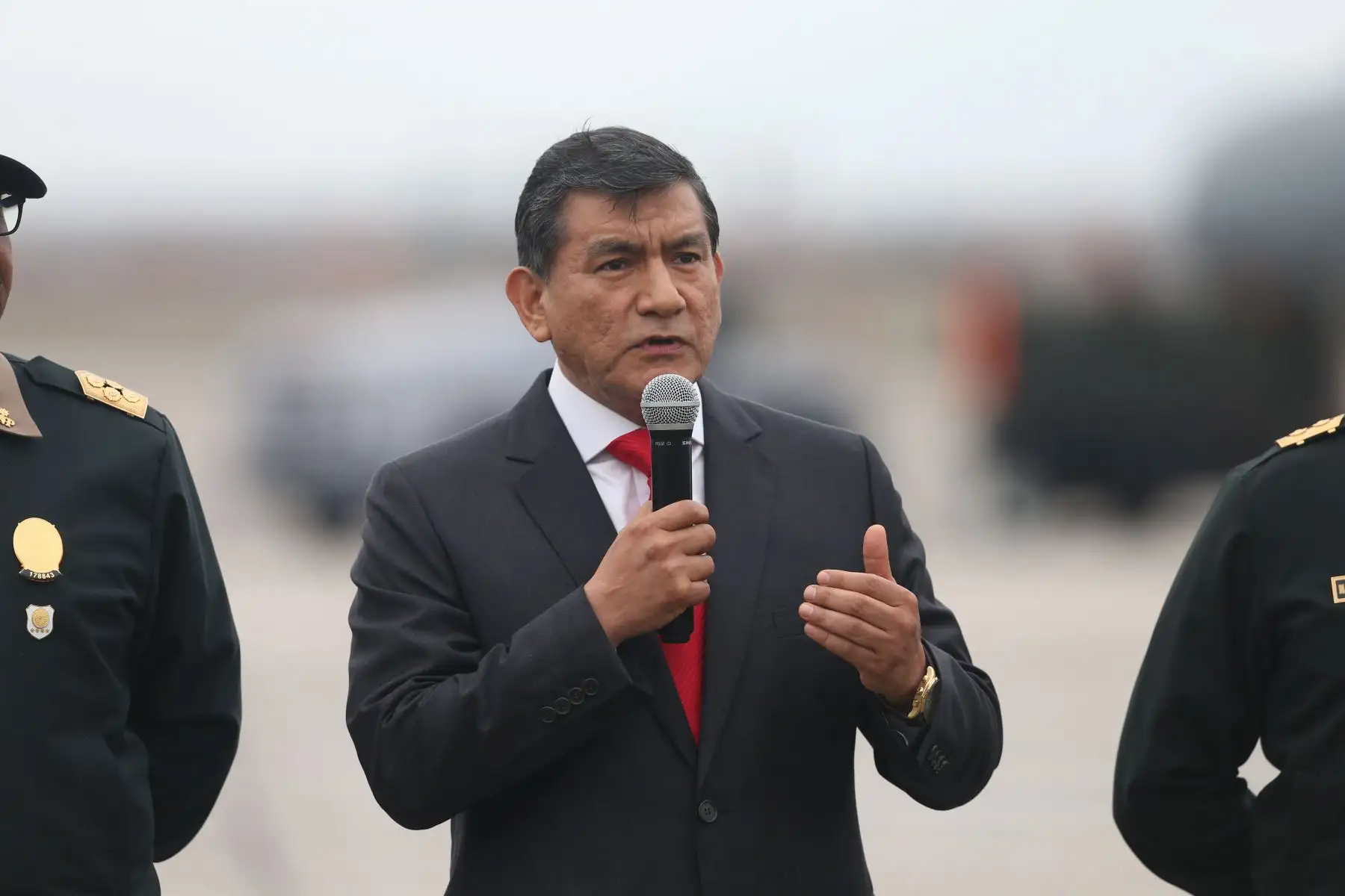 Ministro del Interior, Carlos Morán supervisa la expulsión de 50 ciudadanos de nacionalidad venezolana con antecedentes penales. 
Foto:ANDINA /Eddy Ramos