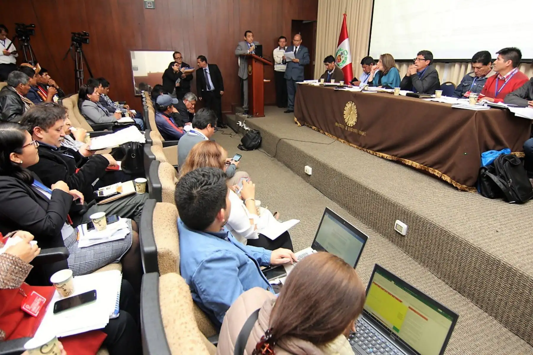 Equipos técnicos del Poder Ejecutivo informaron sobre los avances para la ejecución del corredor económico y el corredor vial en la provincia cusqueña de Chumbivilcas.