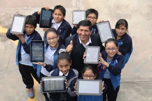 El reconocido profesor Juan Cadillo lidera seminario que se desarrolla en Lima para capacitar a docentes sobre educación digital. Foto: ANDINA/Difusión.