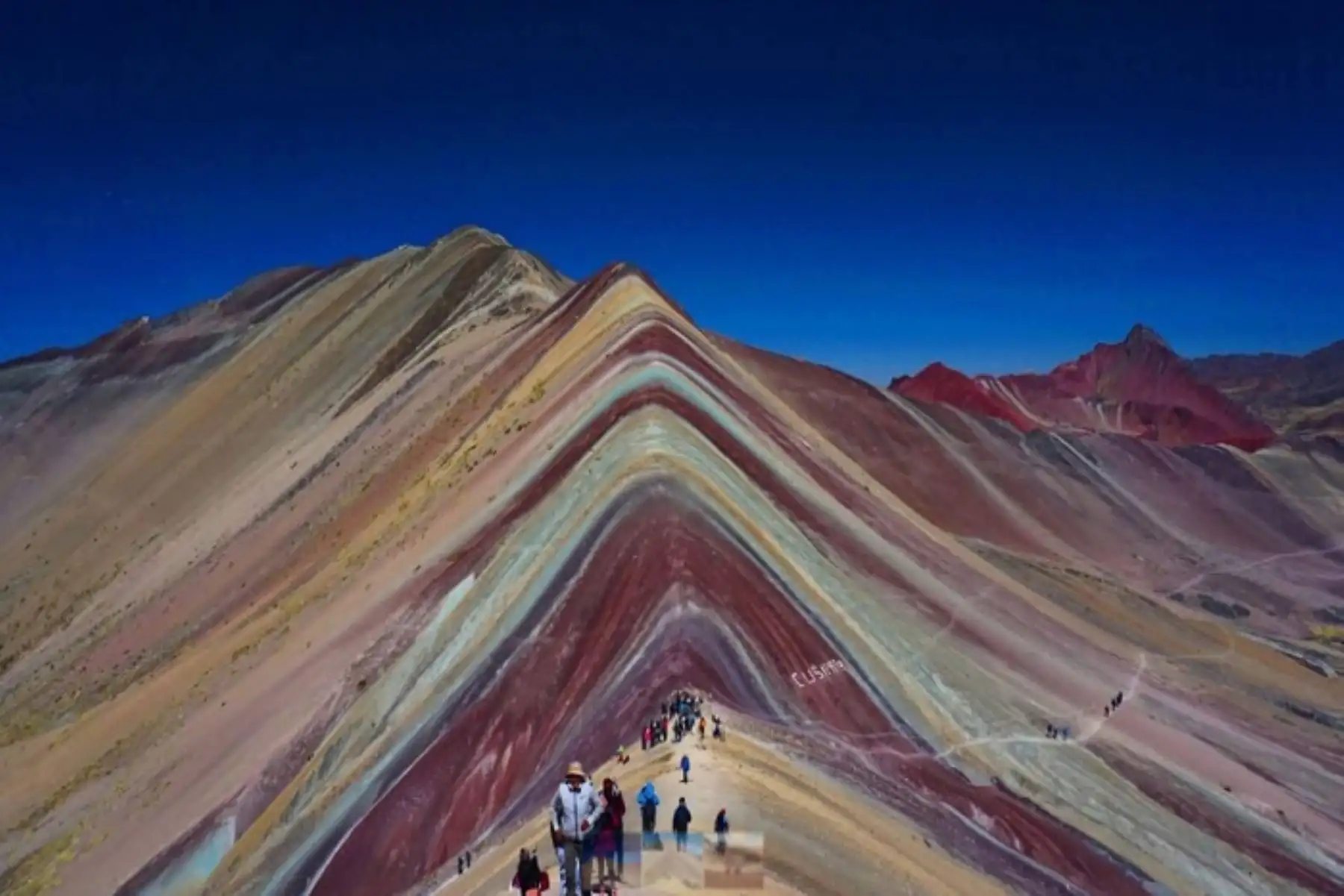 Al celebrarse mañana el Día Mundial del Turismo, la comunidad de Chillca del distrito de Pitumarca, provincia cusqueña de Canchis, plantea desarrollar el turismo vivencial que promueva captar mucho más vistantes a la montaña de siete colores o Vinicunca y sus alrededores, que actualmente recibe diariamente más de mil turitas.