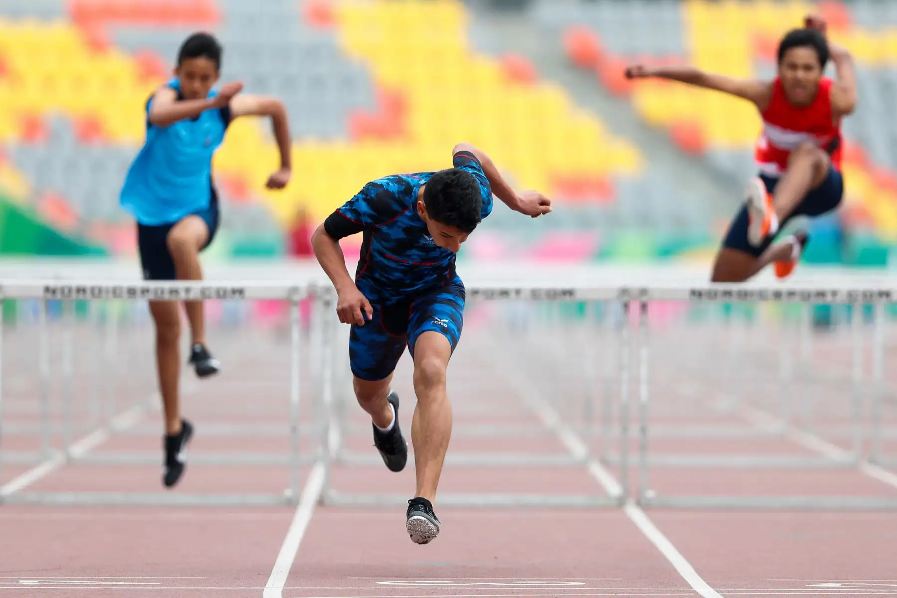 Escolares compiten durante las pruebas de Atletismo y ParaAtletismo por los Juegos Deportivos Escolares Nacionales en el Estadio atlético de la Videna. Foto:ANDINA/ Carlos Lezama