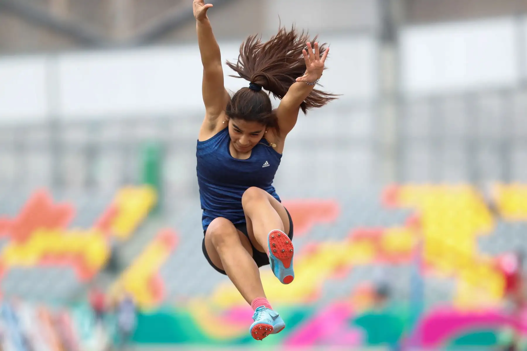Escolares compiten durante las pruebas de Atletismo y ParaAtletismo por los Juegos Deportivos Escolares Nacionales en el Estadio atlético de la Videna. Foto:ANDINA/ Carlos Lezama
