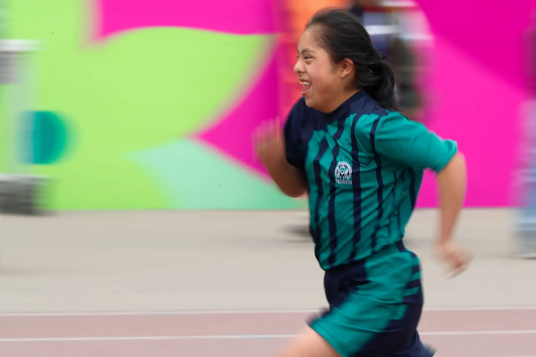 Escolares compiten durante las pruebas de Atletismo y ParaAtletismo por los Juegos Deportivos Escolares Nacionales en el Estadio atlético de la Videna. Foto:ANDINA/ Carlos Lezama