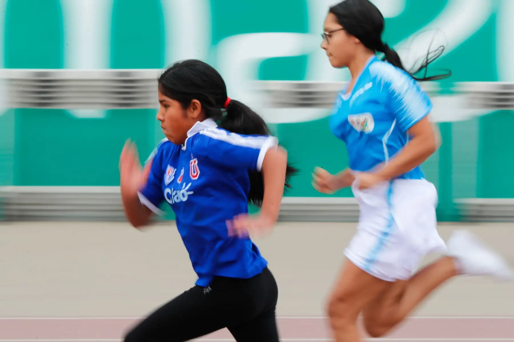 Escolares compiten durante las pruebas de Atletismo y ParaAtletismo por los Juegos Deportivos Escolares Nacionales en el Estadio atlético de la Videna. Foto:ANDINA/ Carlos Lezama