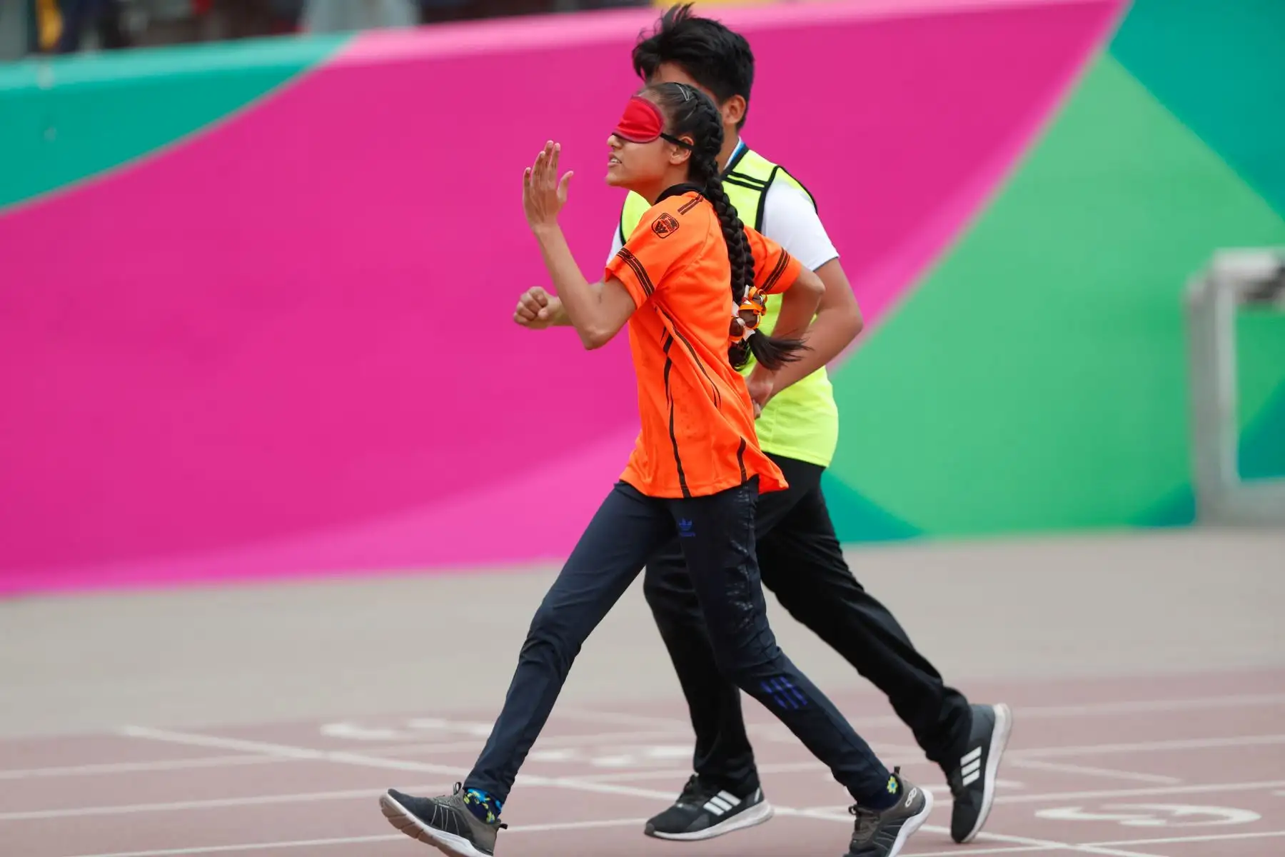 Escolares compiten durante las pruebas de Atletismo y ParaAtletismo por los Juegos Deportivos Escolares Nacionales en el Estadio atlético de la Videna. Foto:ANDINA/ Carlos Lezama