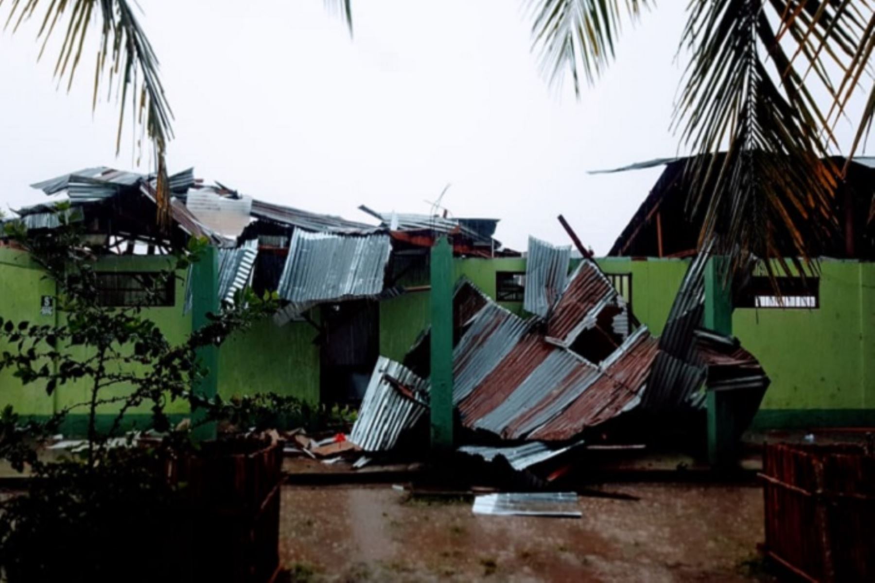 Los vientos fuertes, acompañados de lluvias y descargas eléctricas, que se registraron en varios distritos de la región San Martín, ha dejado hasta el momento 238 personas damnificadas, otras 20 afectadas y 6 heridas, informó el Instituto Nacional de Defensa Civil (Indeci).